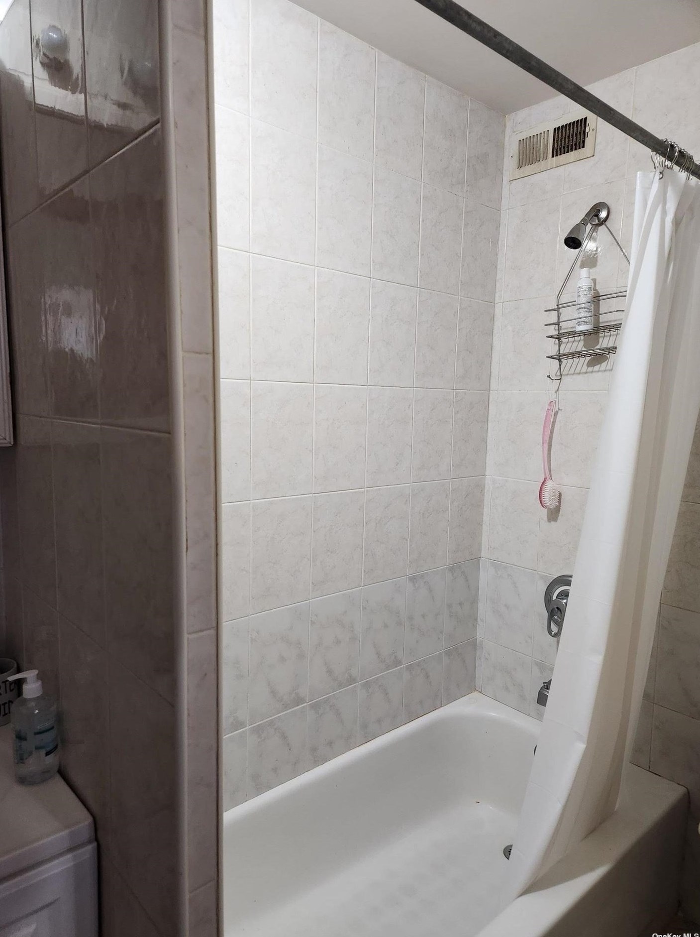 1881 Grove St #1, Flushing, NY 11385