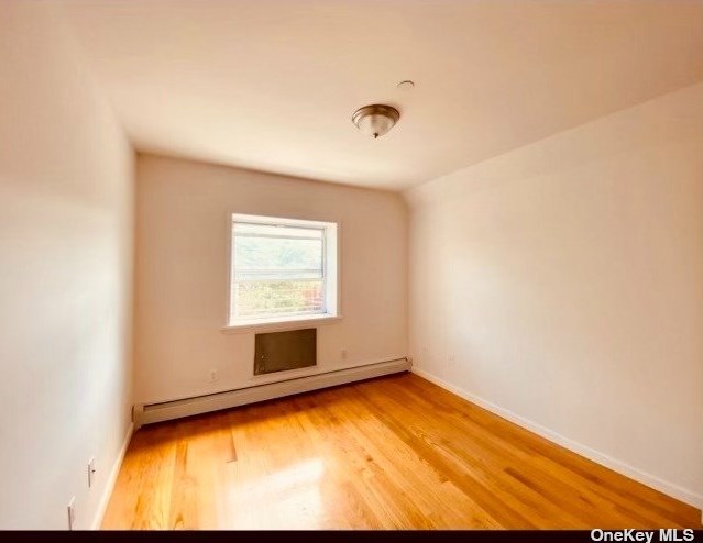 52-12 102nd St, Flushing, NY 11368-1323