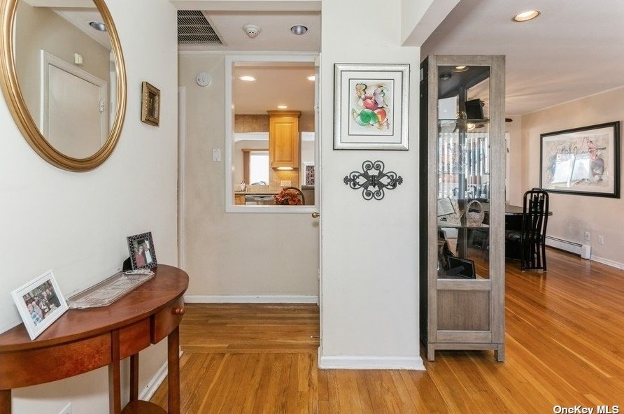 755 Preston Rd, Hempstead, NY 11554-4533