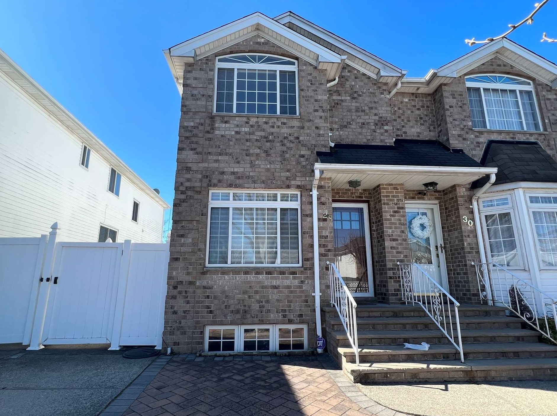 28 Altavista Ct, Staten Island, NY 10305-5114