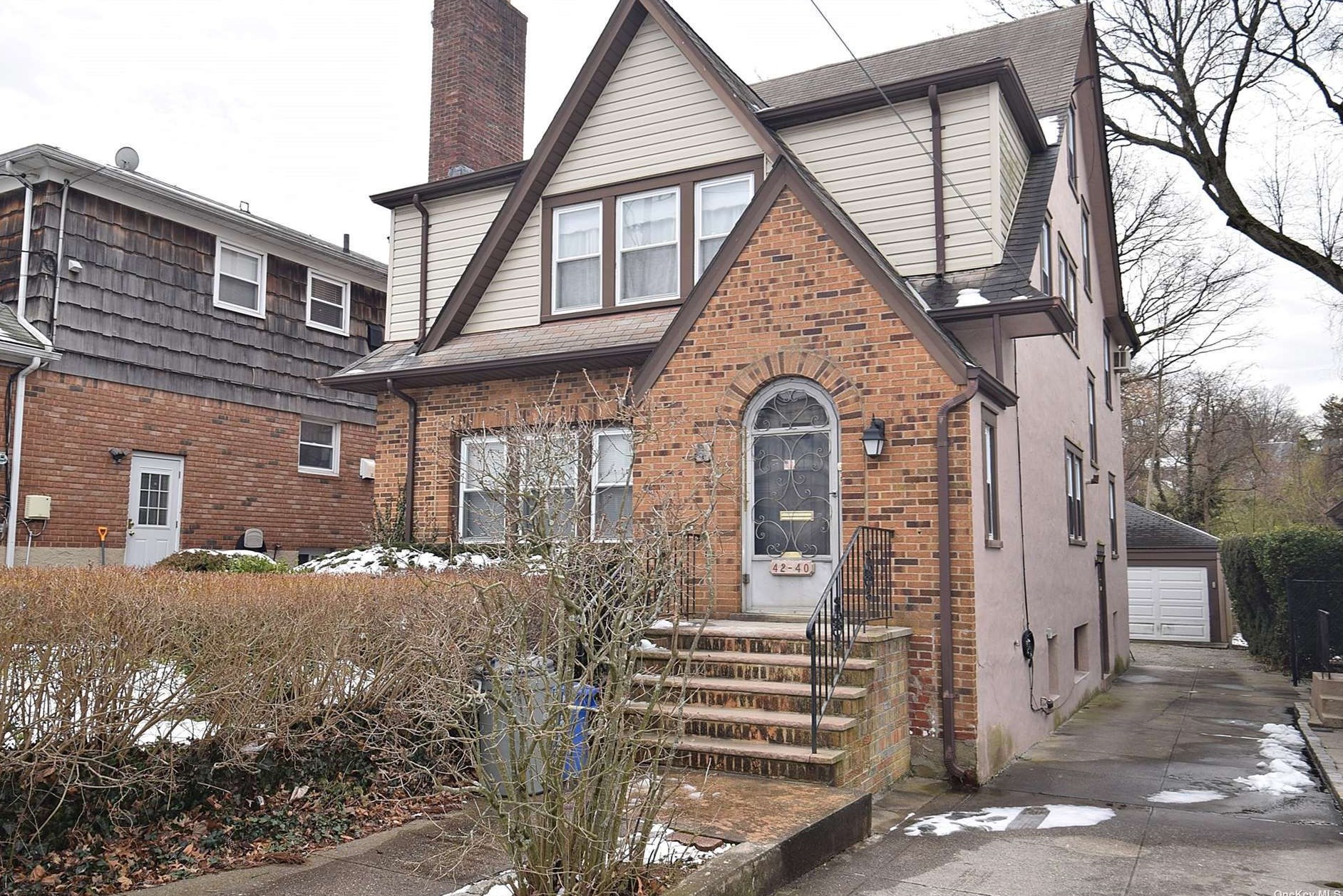 42-40 247th St, Flushing, NY 11363-1637