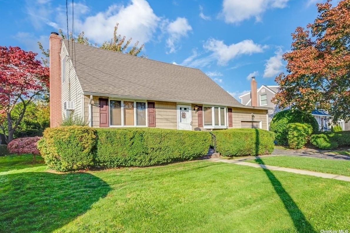 24 Lee Ave, Bethpage, NY 11714