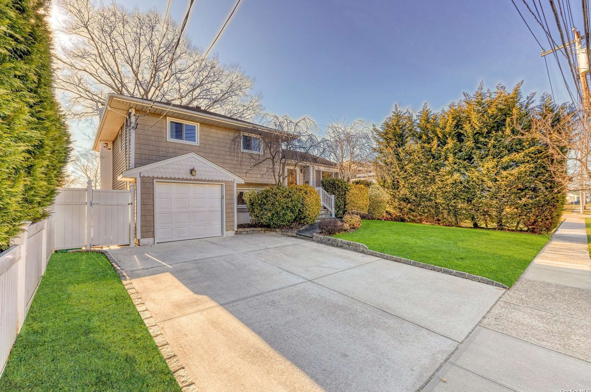 2489 Legion St, North Bellmore, NY 11710