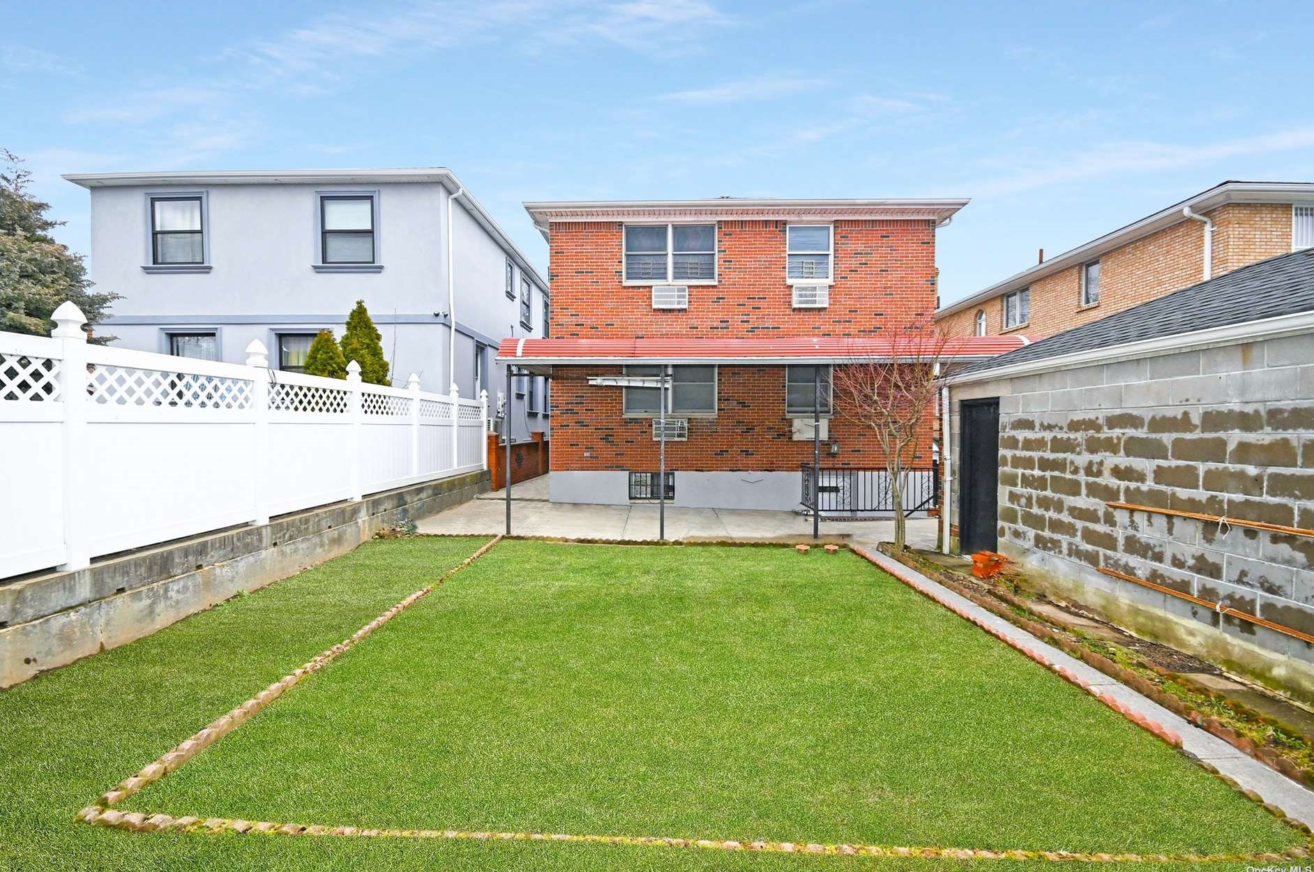 22-18 Ryan St, Flushing, NY 11357-3541