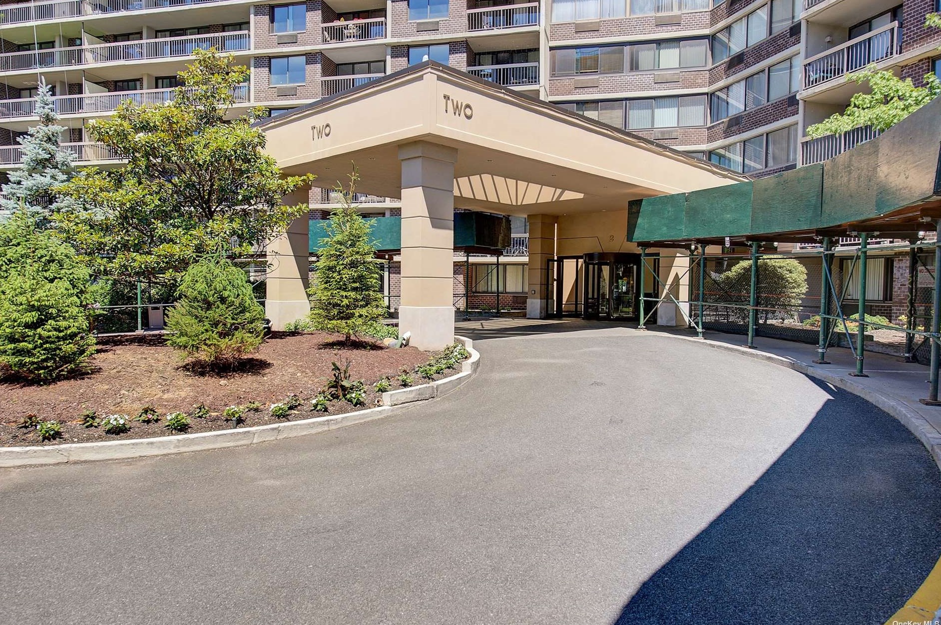 2 Bay Club Dr, Flushing NY  11360-2957 exterior