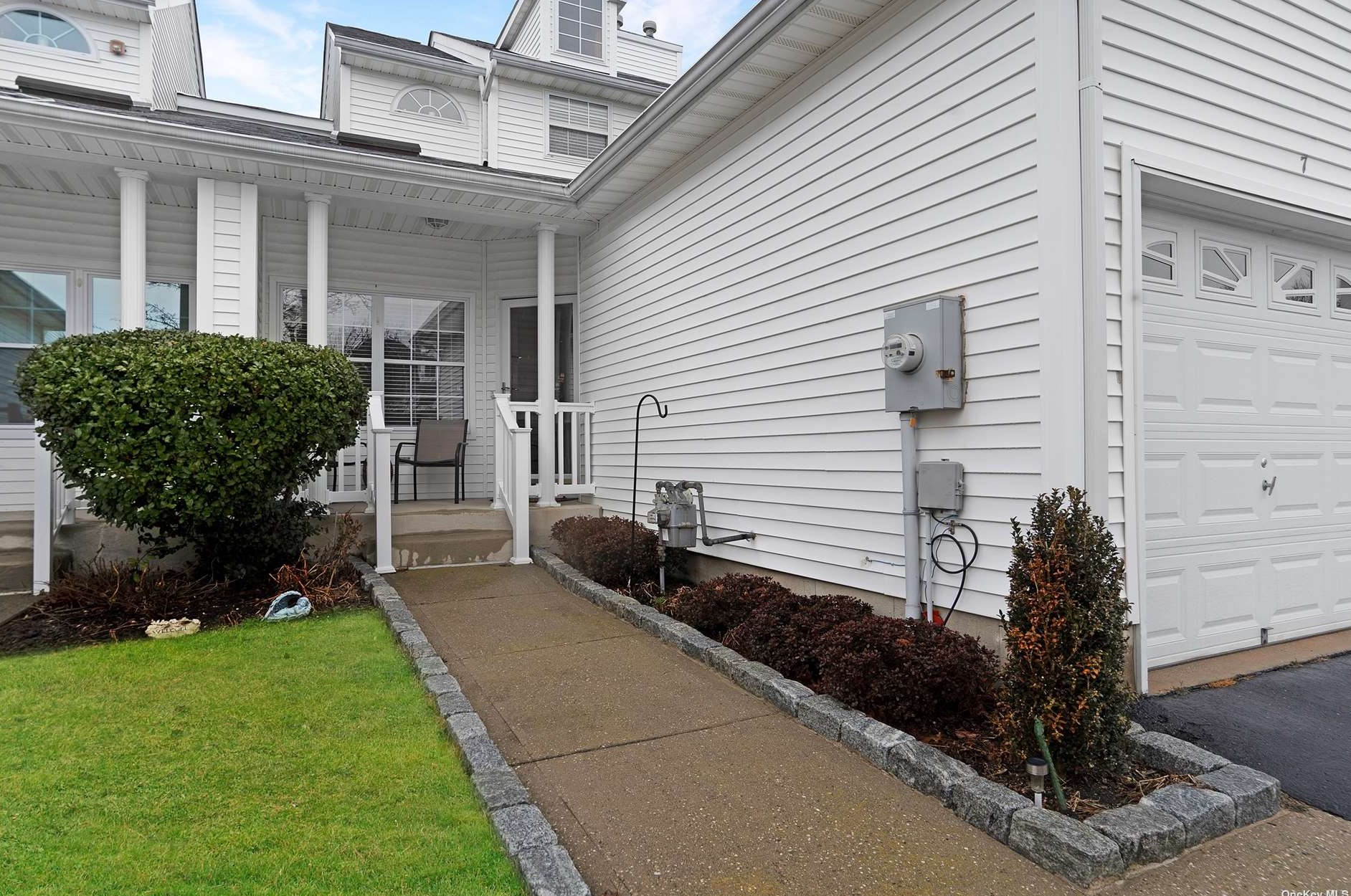 7 Brookville Way, Manorville, NY 11949-2973