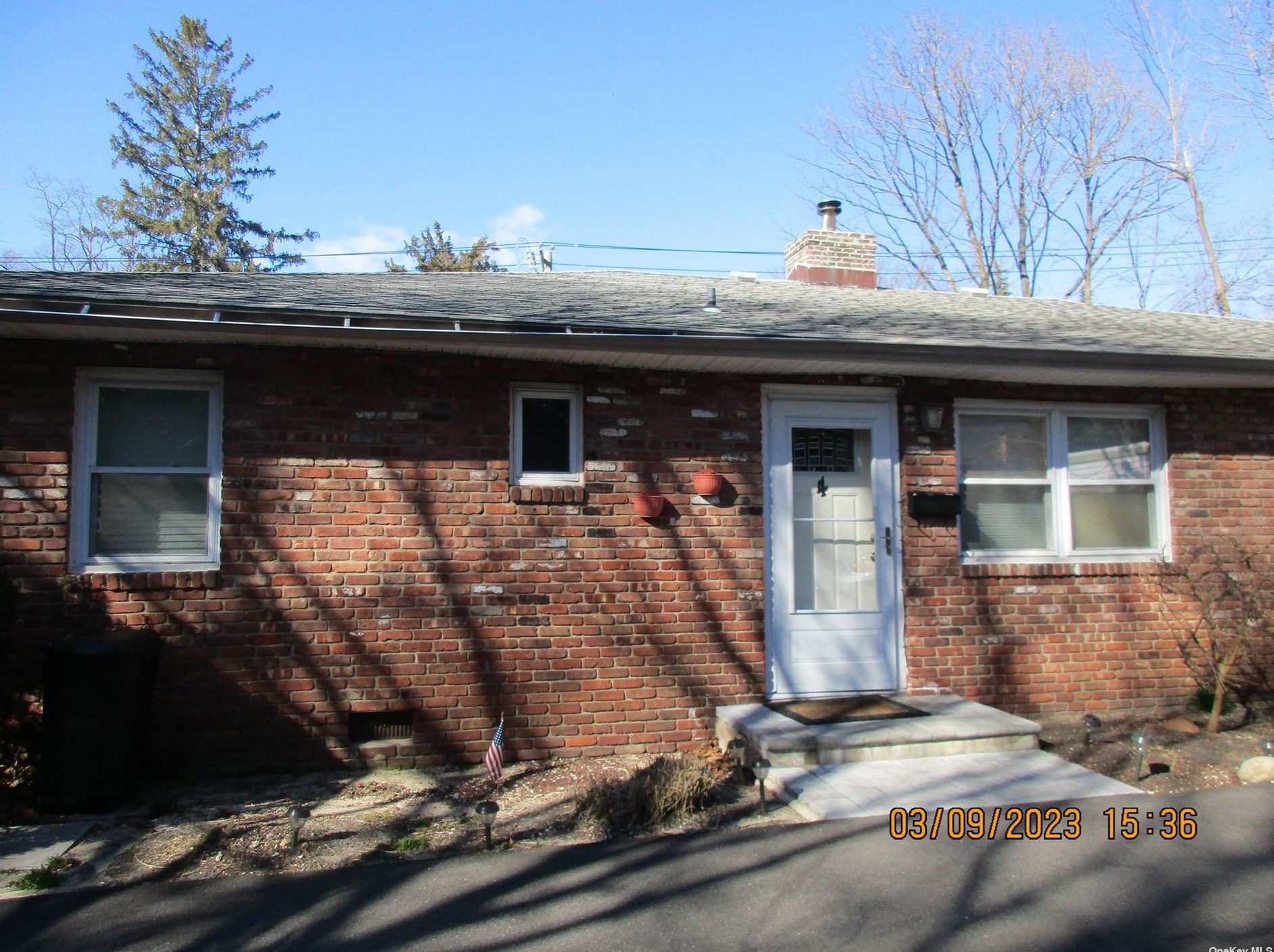 4 June Ave, Northport, NY 11768