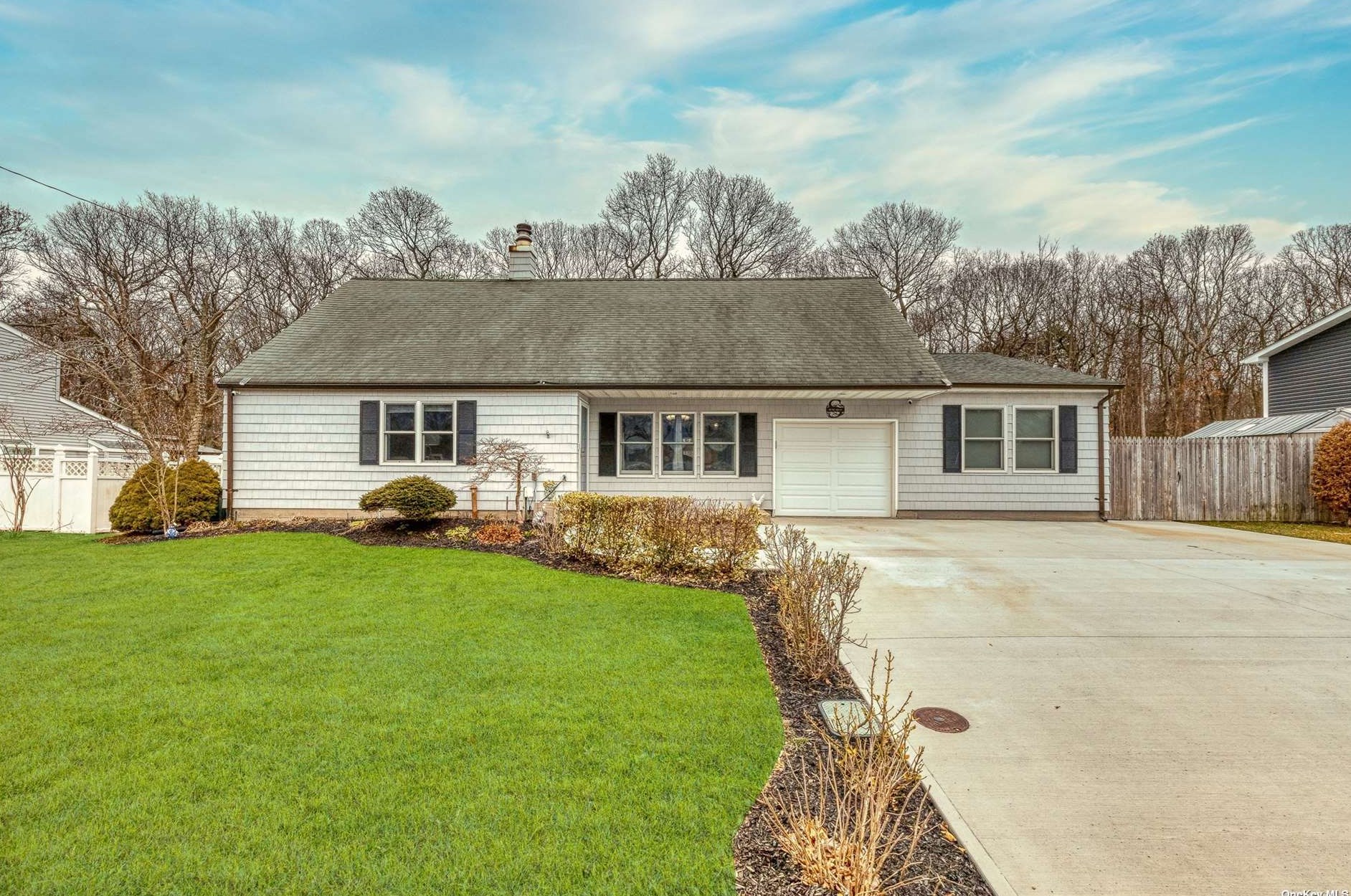 29 Eagle St, Selden, NY 11784-3832