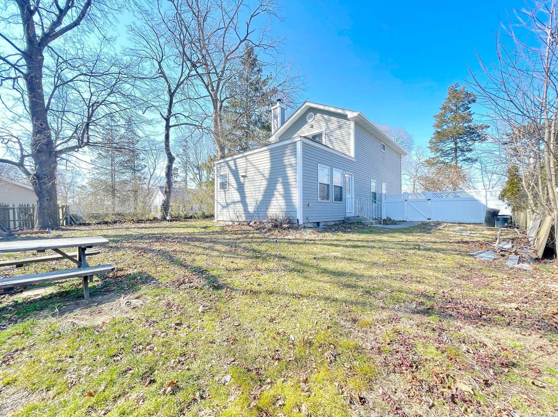 90 Wyona Ave, Selden NY  11784-3229 exterior
