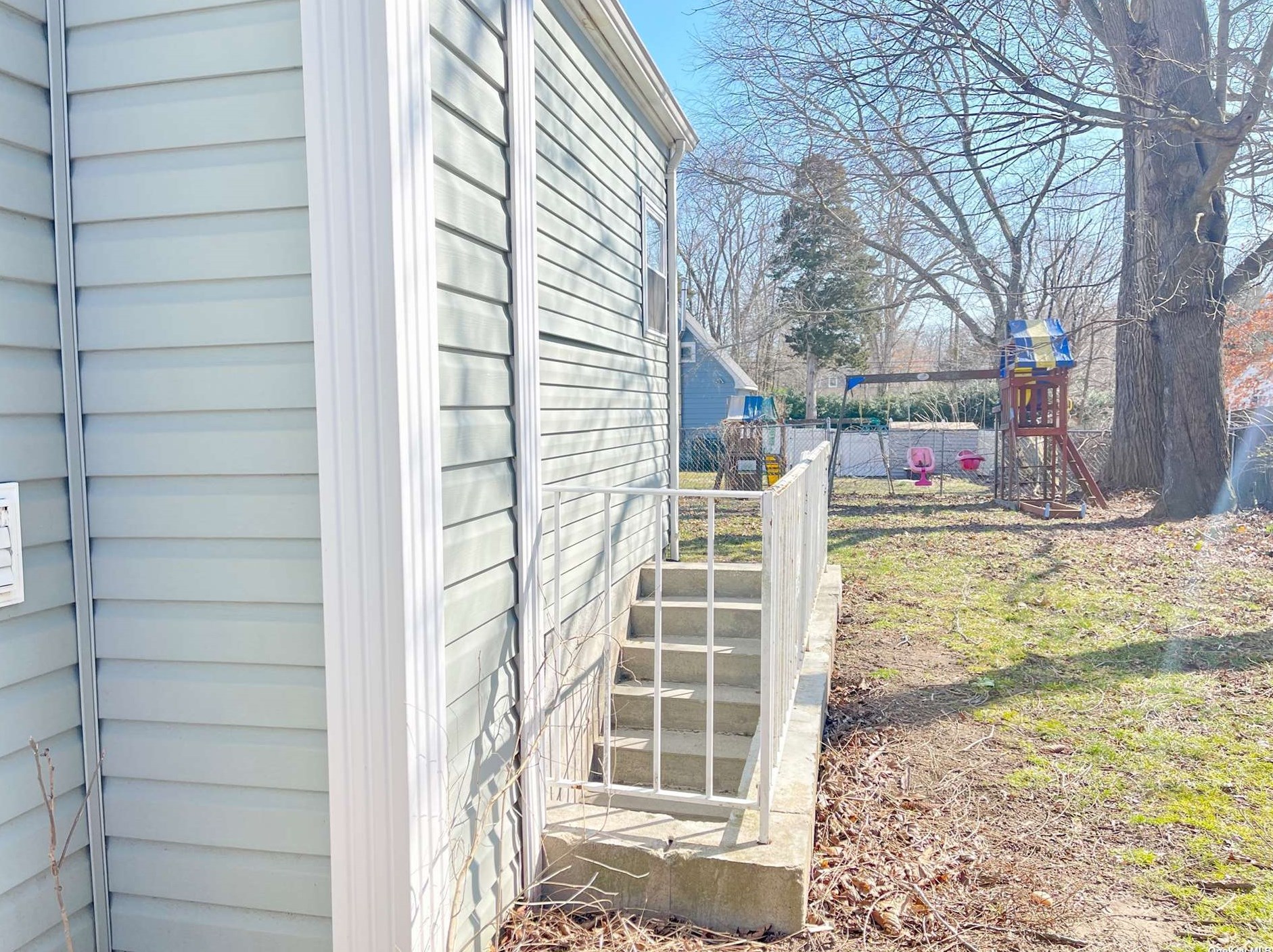 90 Wyona Ave, Selden NY  11784-3229 exterior