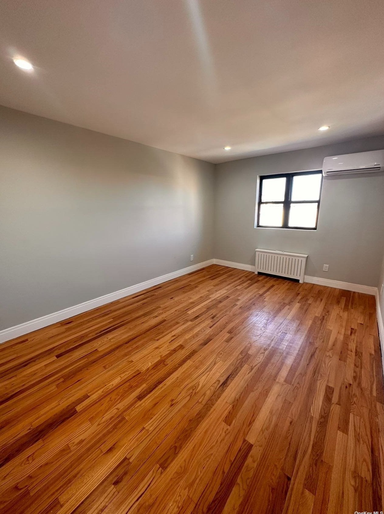 64-11 60th Pl #2nd Fl, Flushing, NY 11385