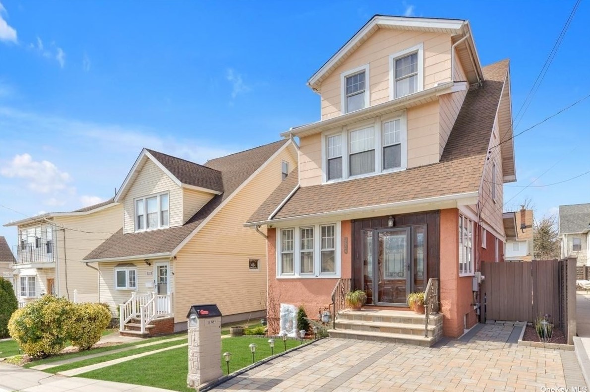 38-34 216th St, Flushing, NY 11361-1228