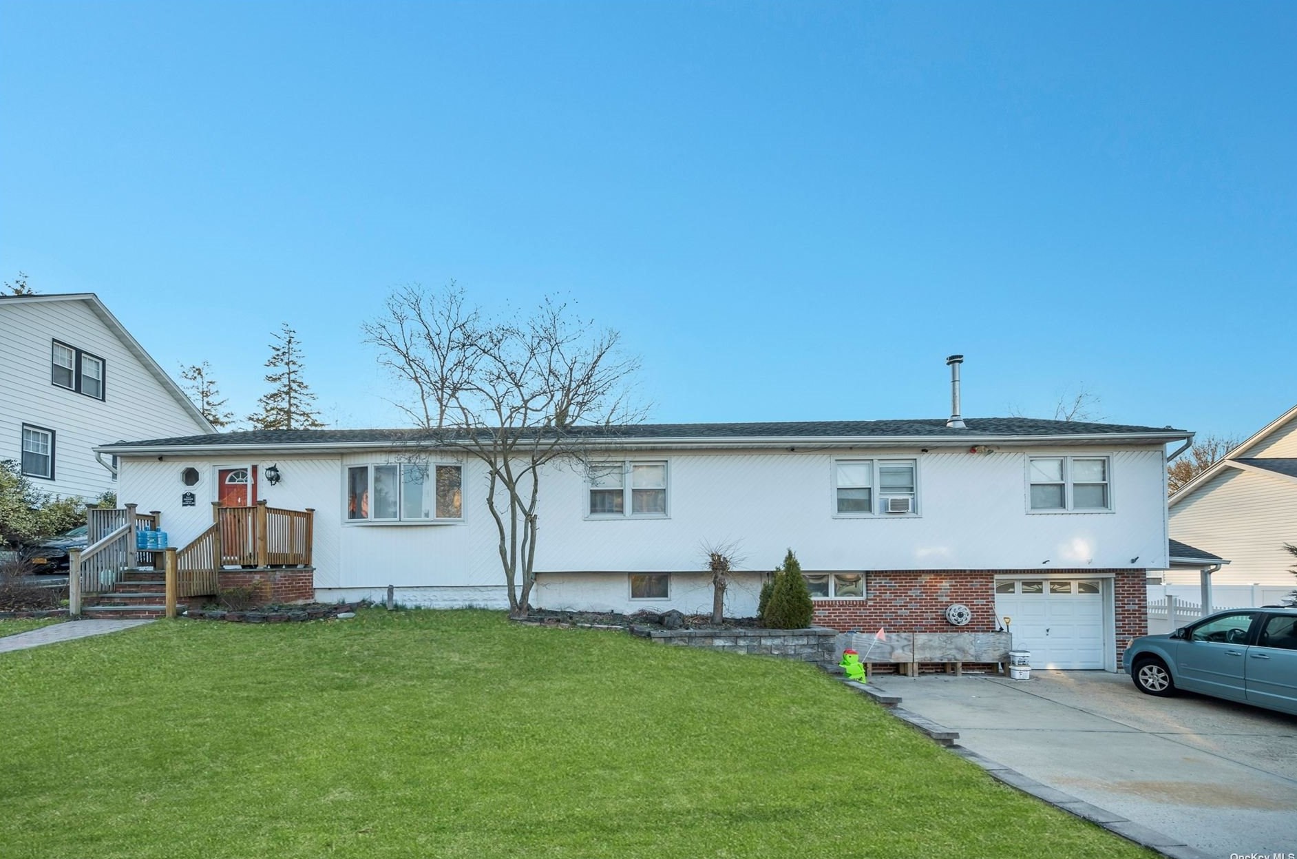 96 Lake Shore Dr, Hauppauge, NY 11779-3156
