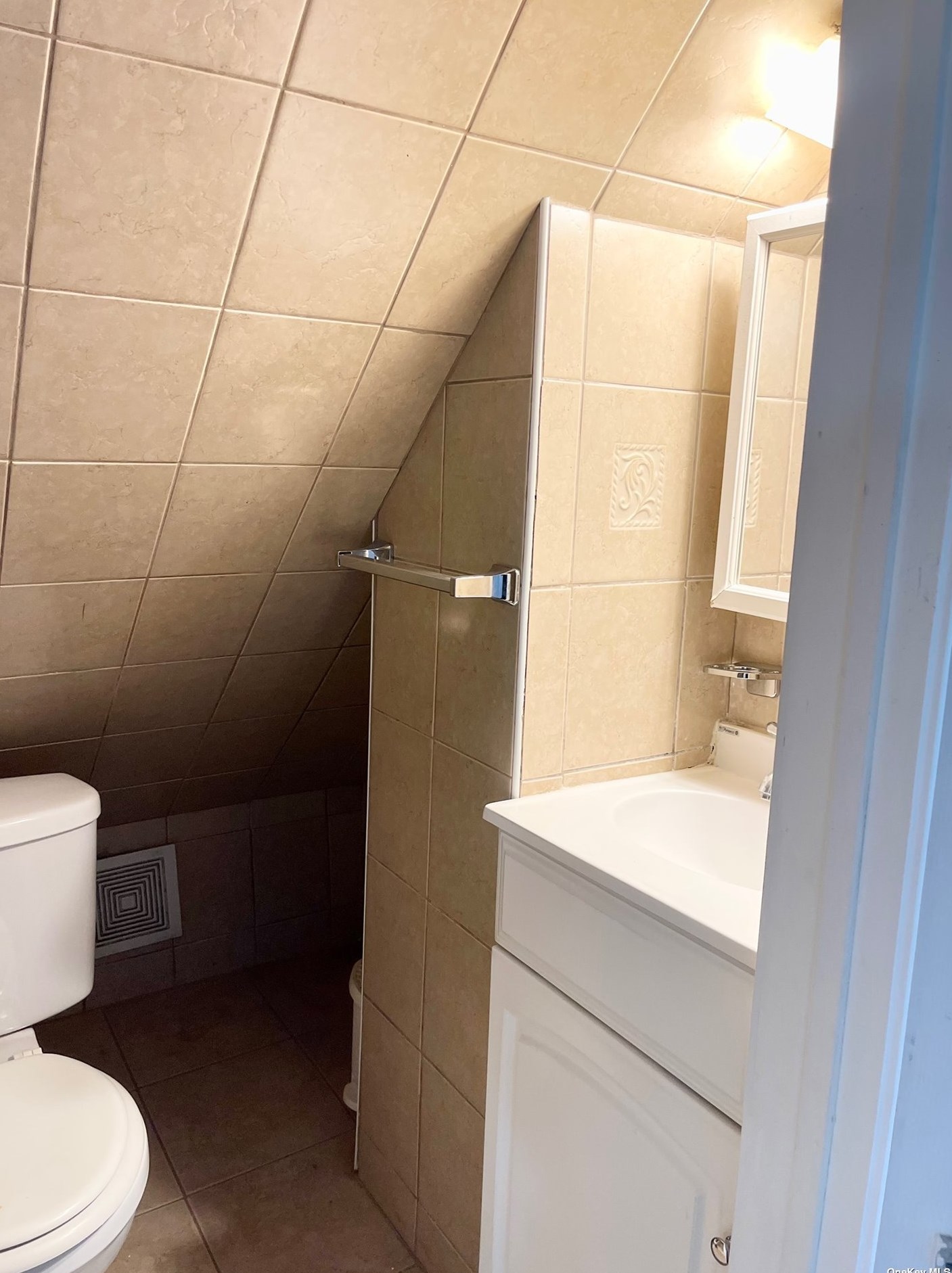 4065 Ithaca St, Flushing NY  11373-1402 exterior