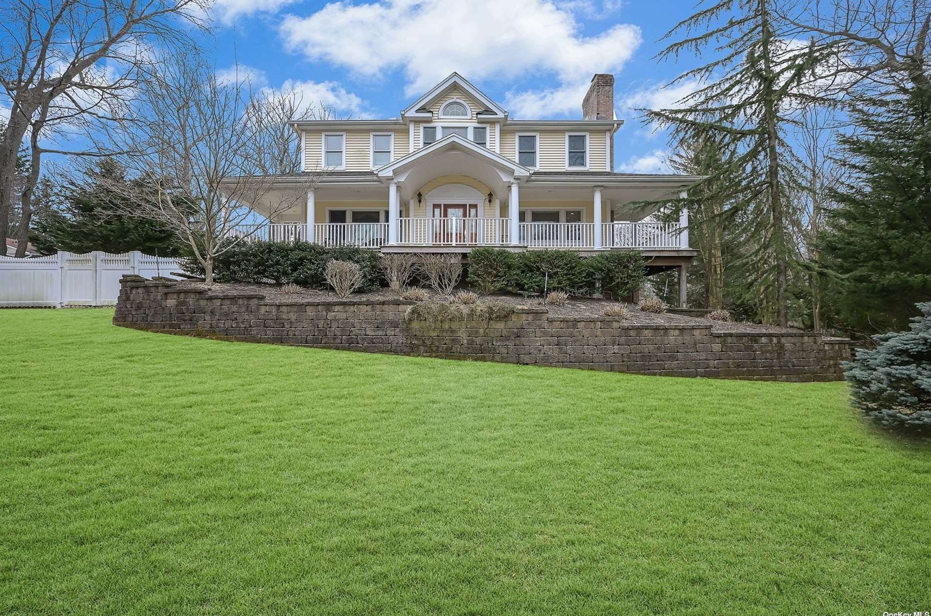 1 Glenview Ave, Northport, NY 11768