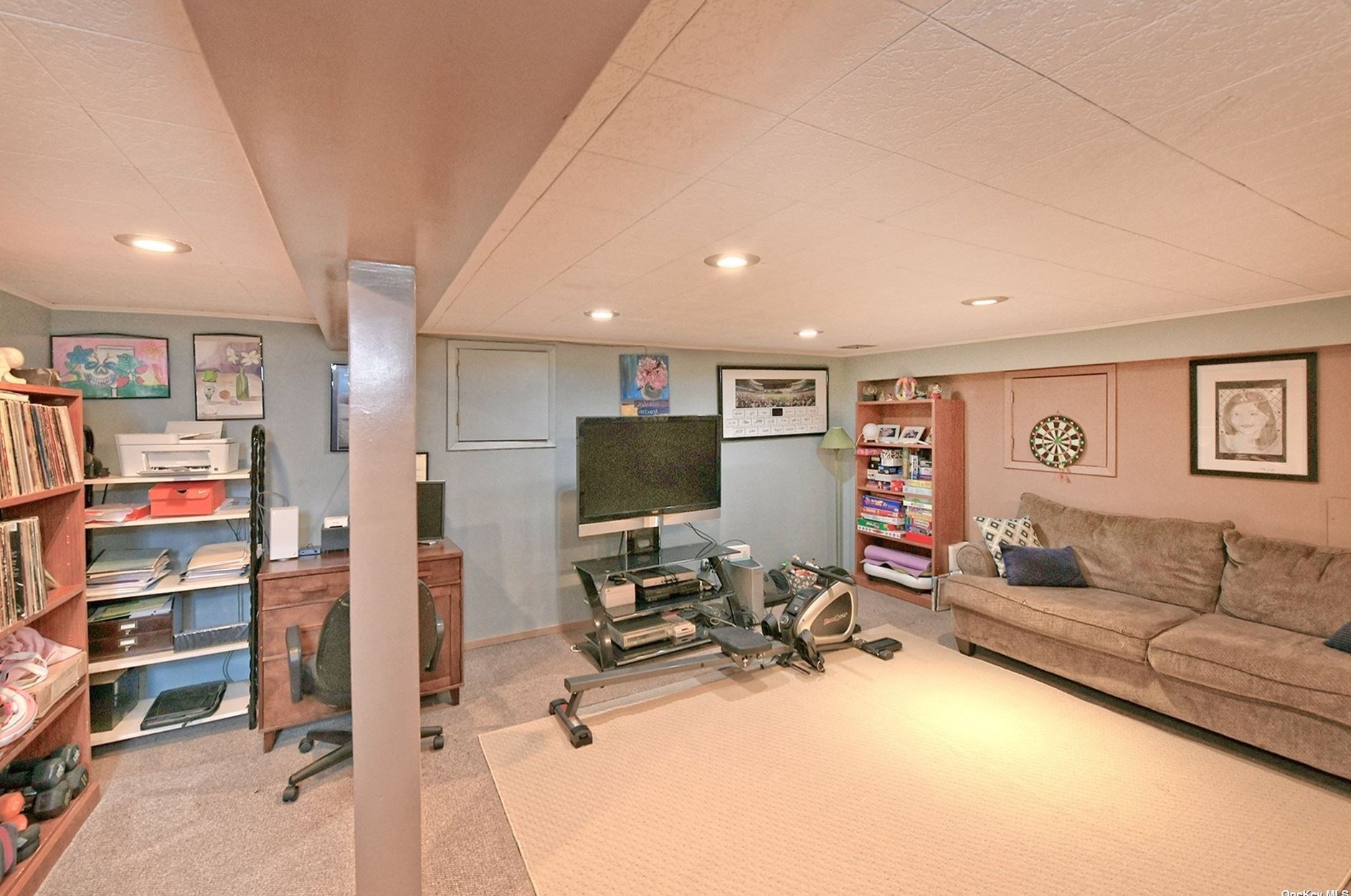 49 Hollywood Ct, Rockville Centre NY  11570-2015 exterior