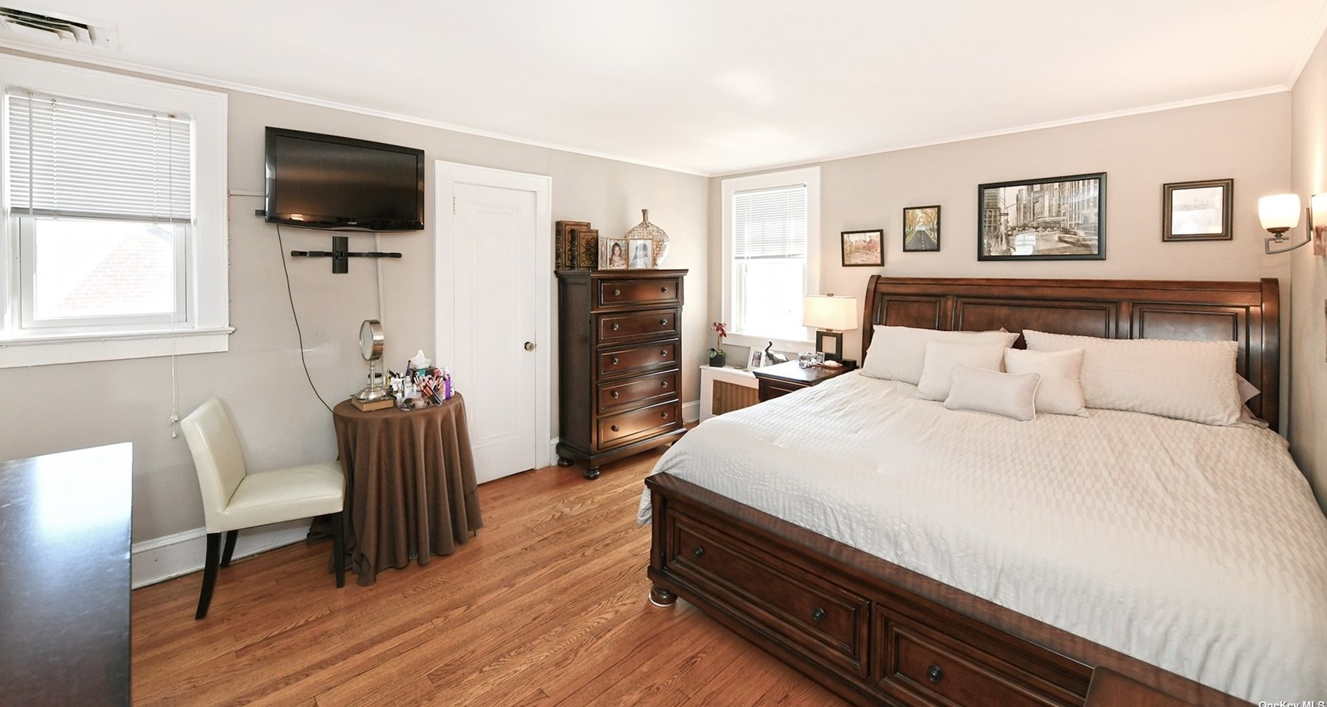 49 Hollywood Ct, Rockville Centre NY  11570-2015 exterior