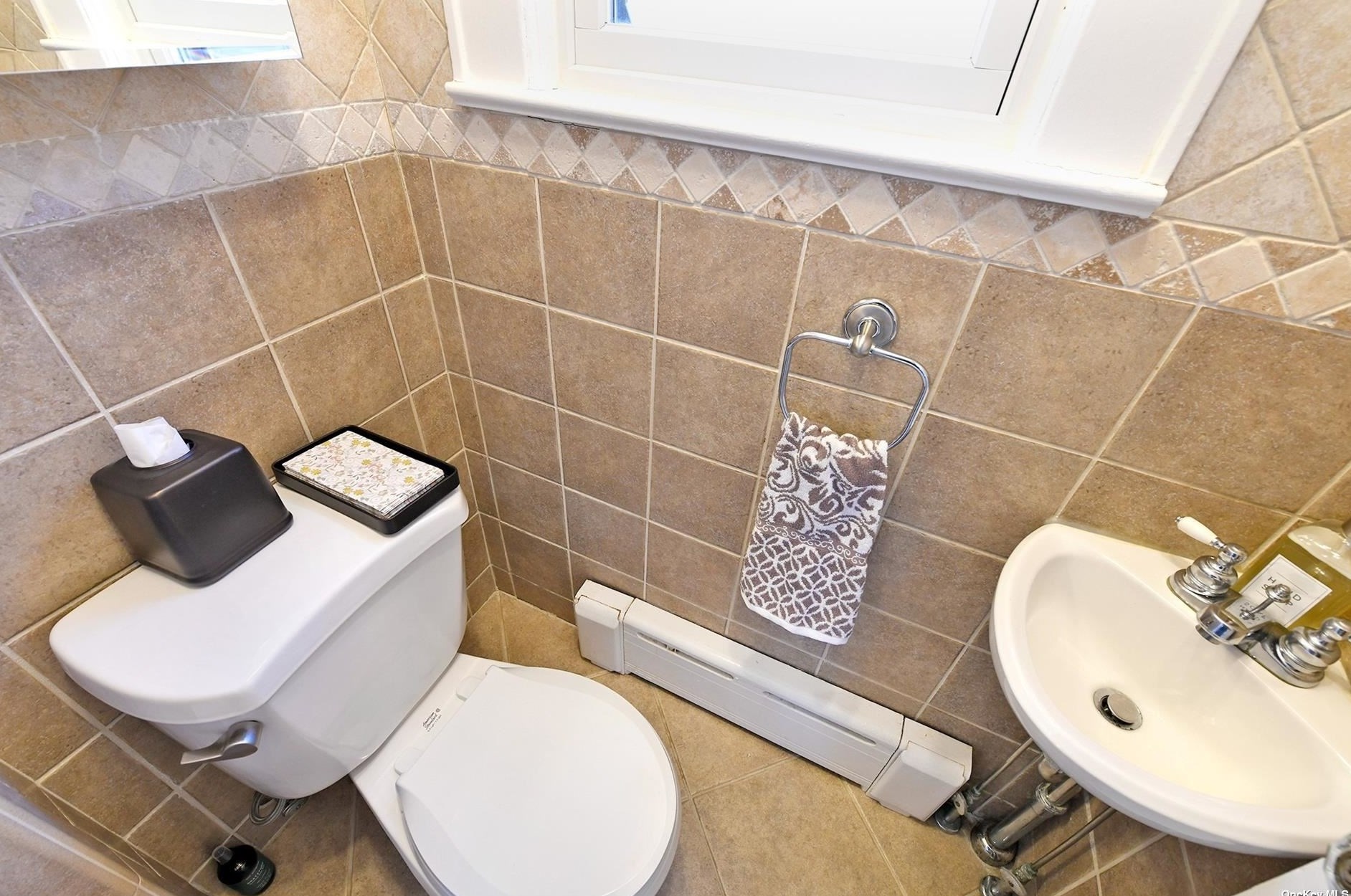 49 Hollywood Ct, Rockville Centre NY  11570-2015 exterior