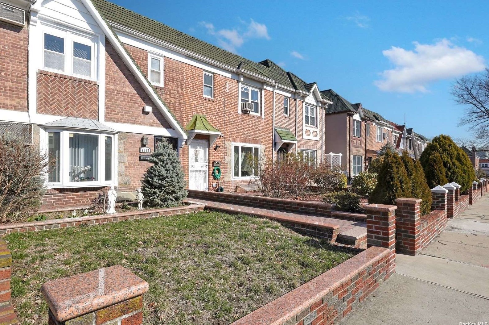 82-61 61st Rd, Flushing, NY 11379-1114
