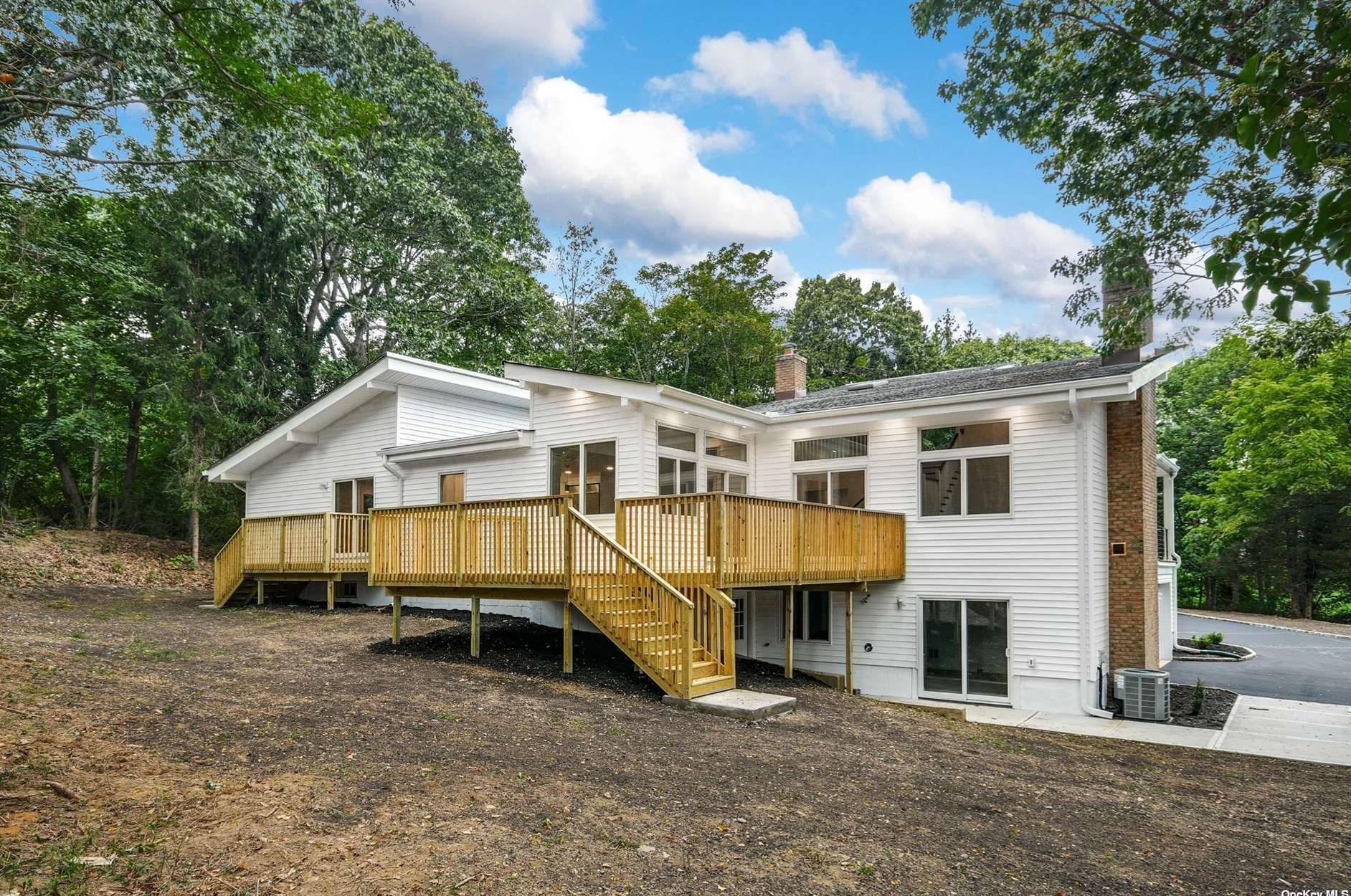 5 Evans Ln, Strongs Neck NY  exterior