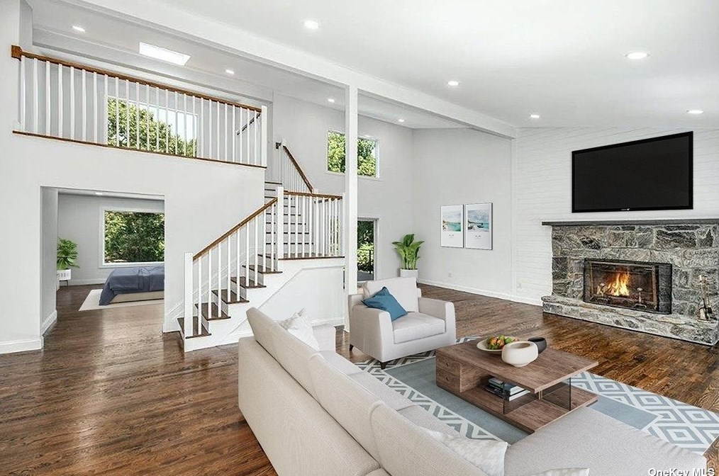 5 Evans Ln, Strongs Neck NY  exterior