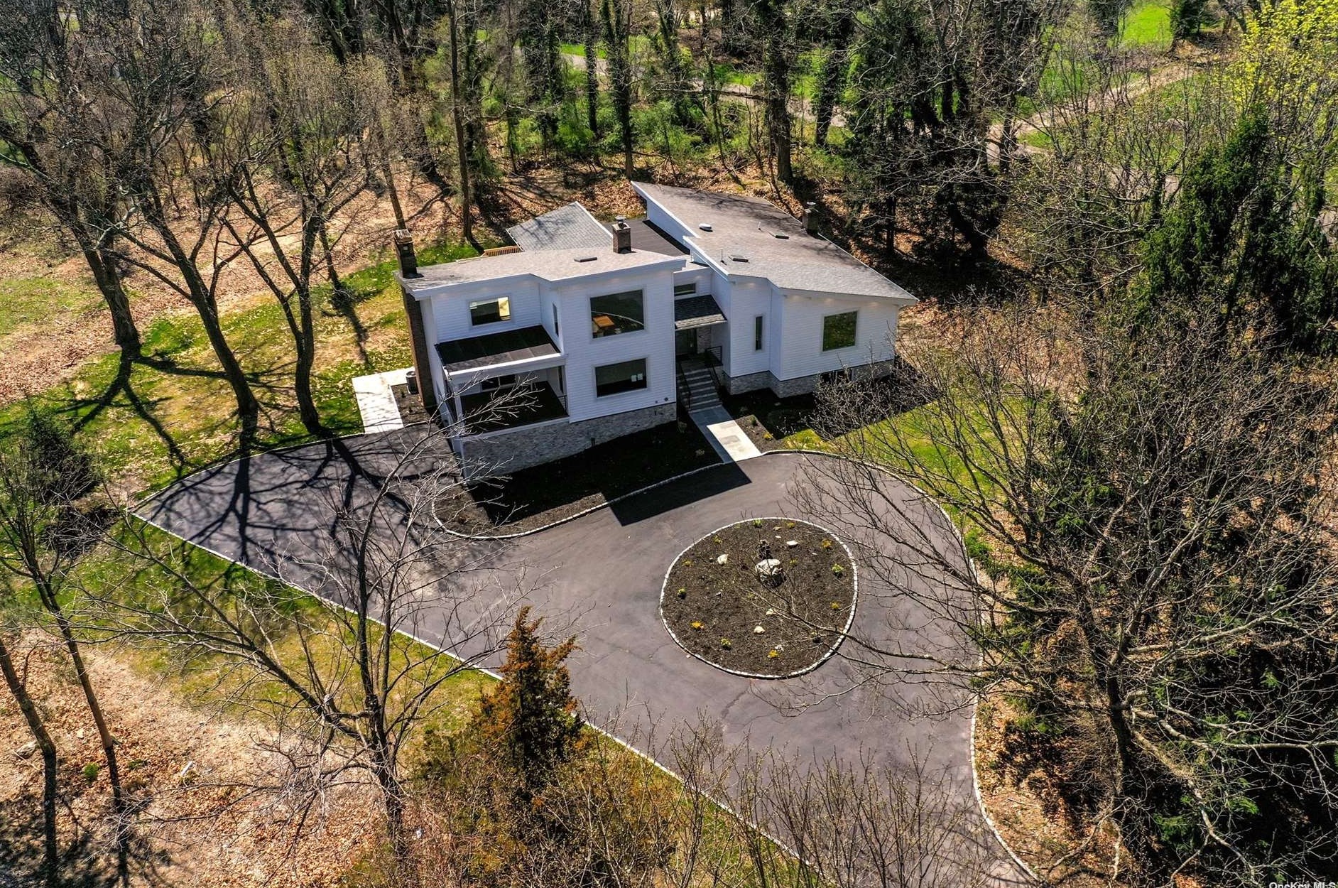 5 Evans Ln, Strongs Neck NY  exterior