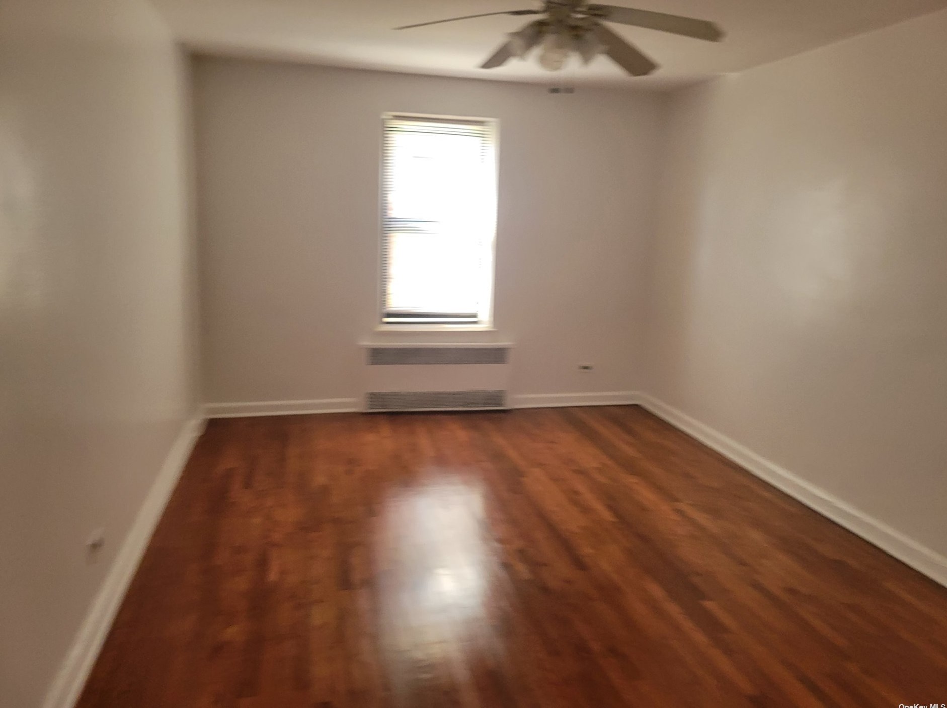 3756 87th St, Flushing, NY 11372-7538