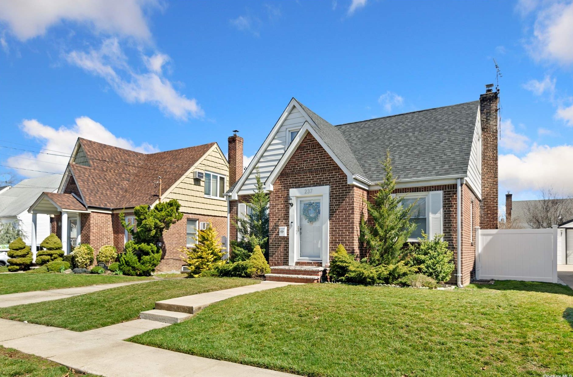 237 Cleveland St, Franklin Square, NY 11010
