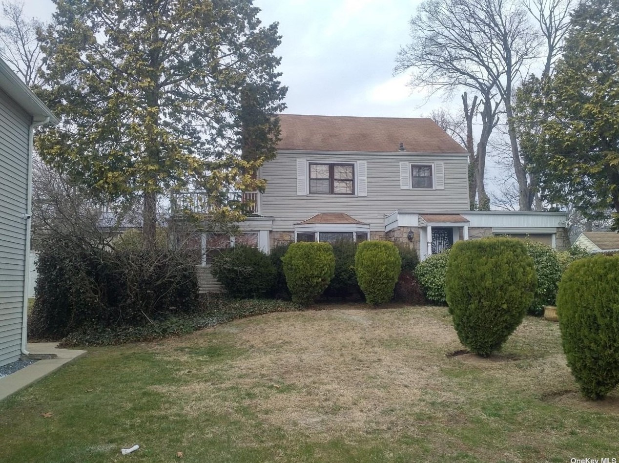 160 Whitehouse Ave, Roosevelt, NY 11575