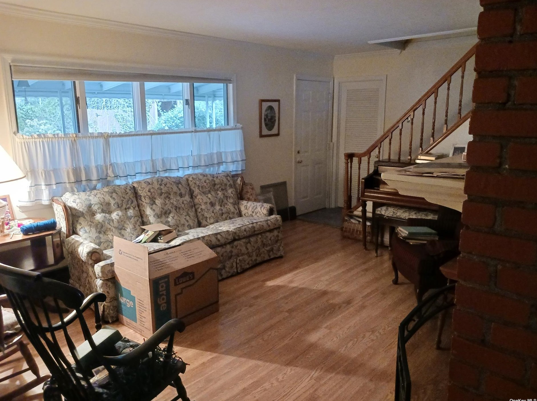 21 April Ln, Hicksville NY  11801-4411 exterior