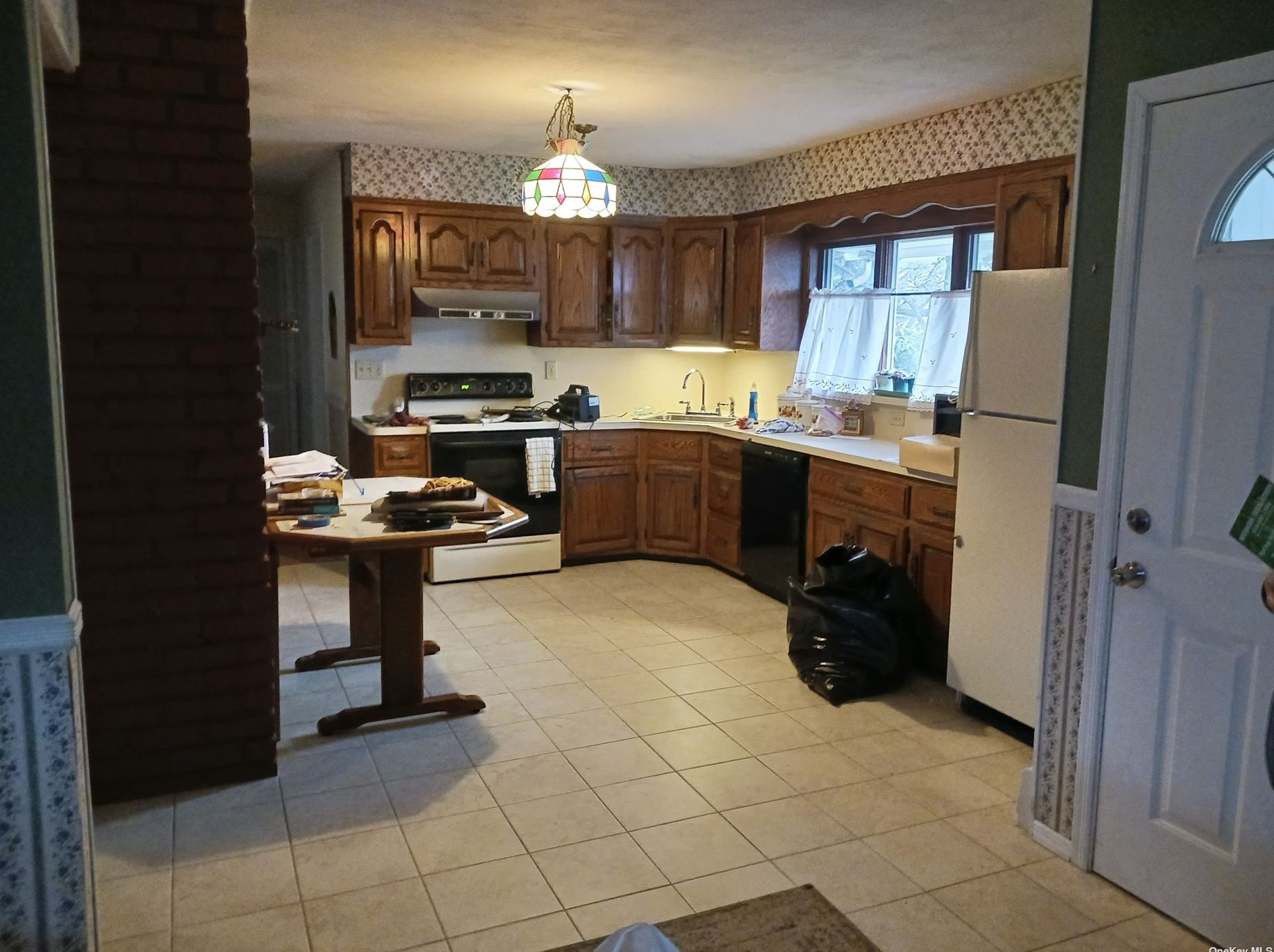 21 April Ln, Hicksville NY  11801-4411 exterior