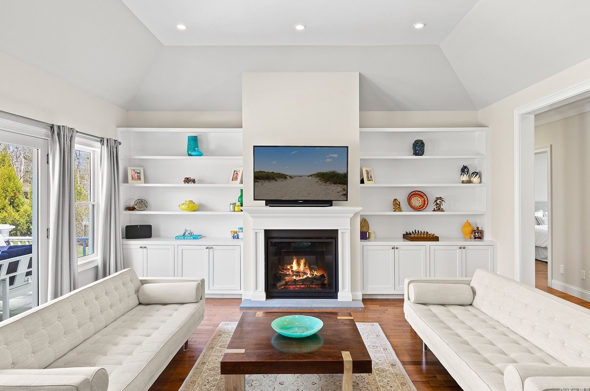 8 Quail Run, Hampton Bays NY  11946-1425 exterior