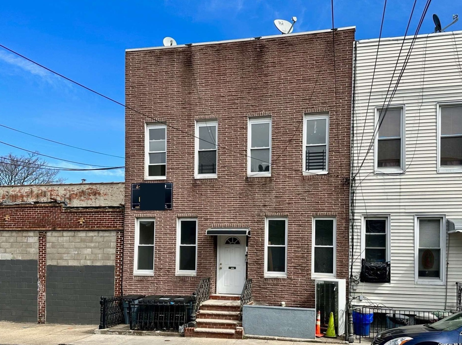73-23 69th Pl #1r, Flushing, NY 11385