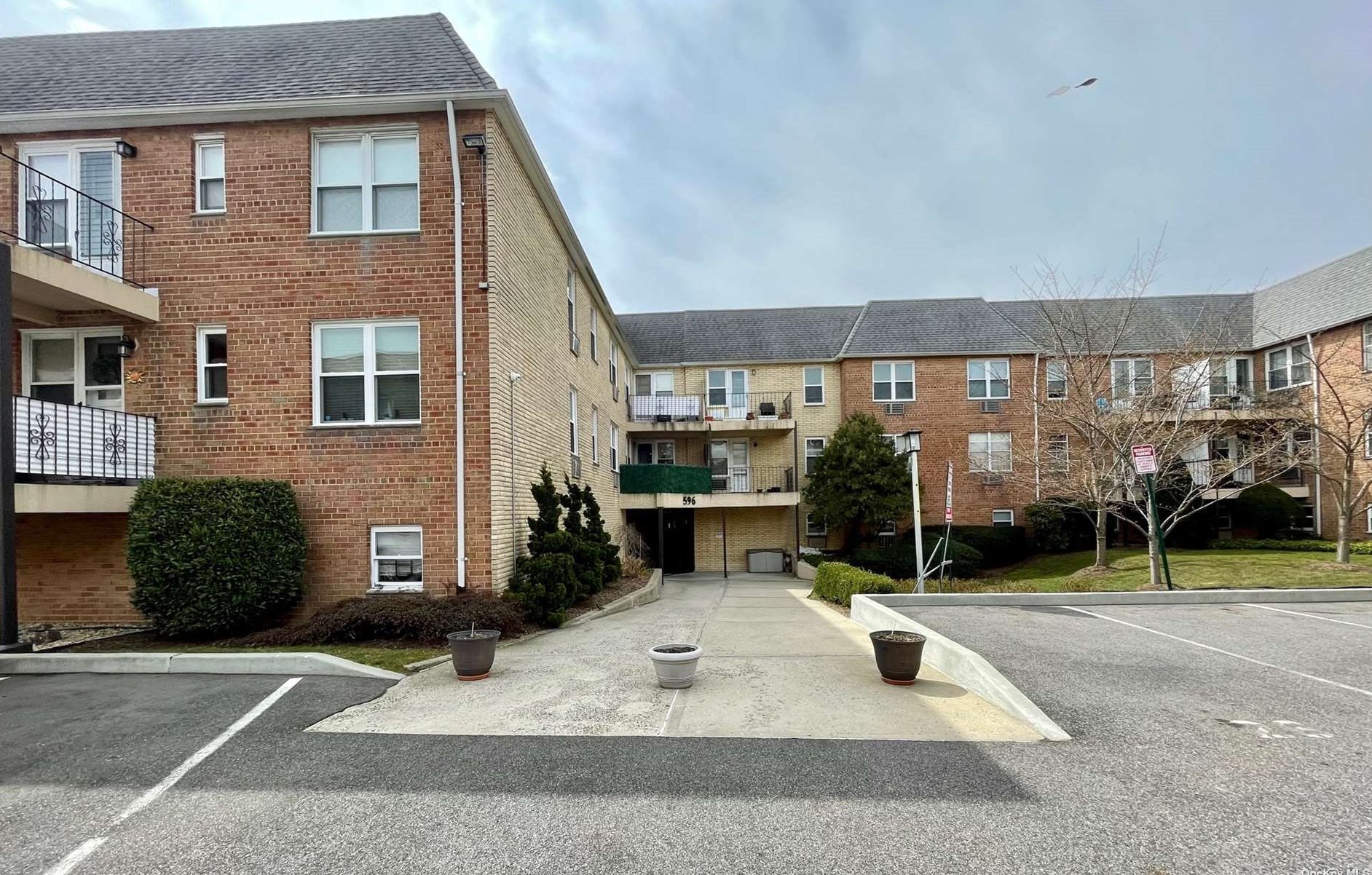 596 Broadway #18a, Lynbrook, NY 11563