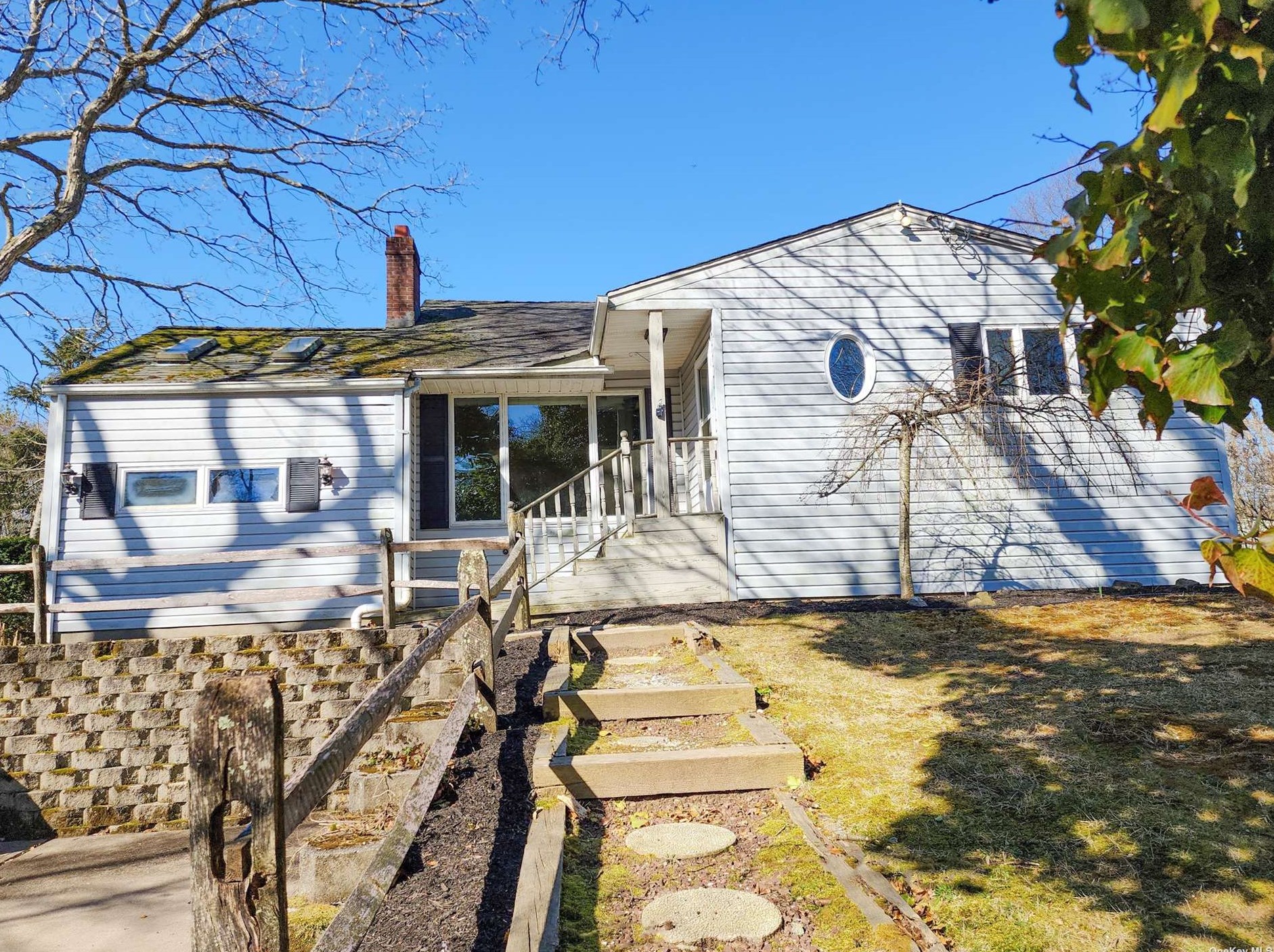 48 Oregon Ave, Gordon Heights, NY 11763