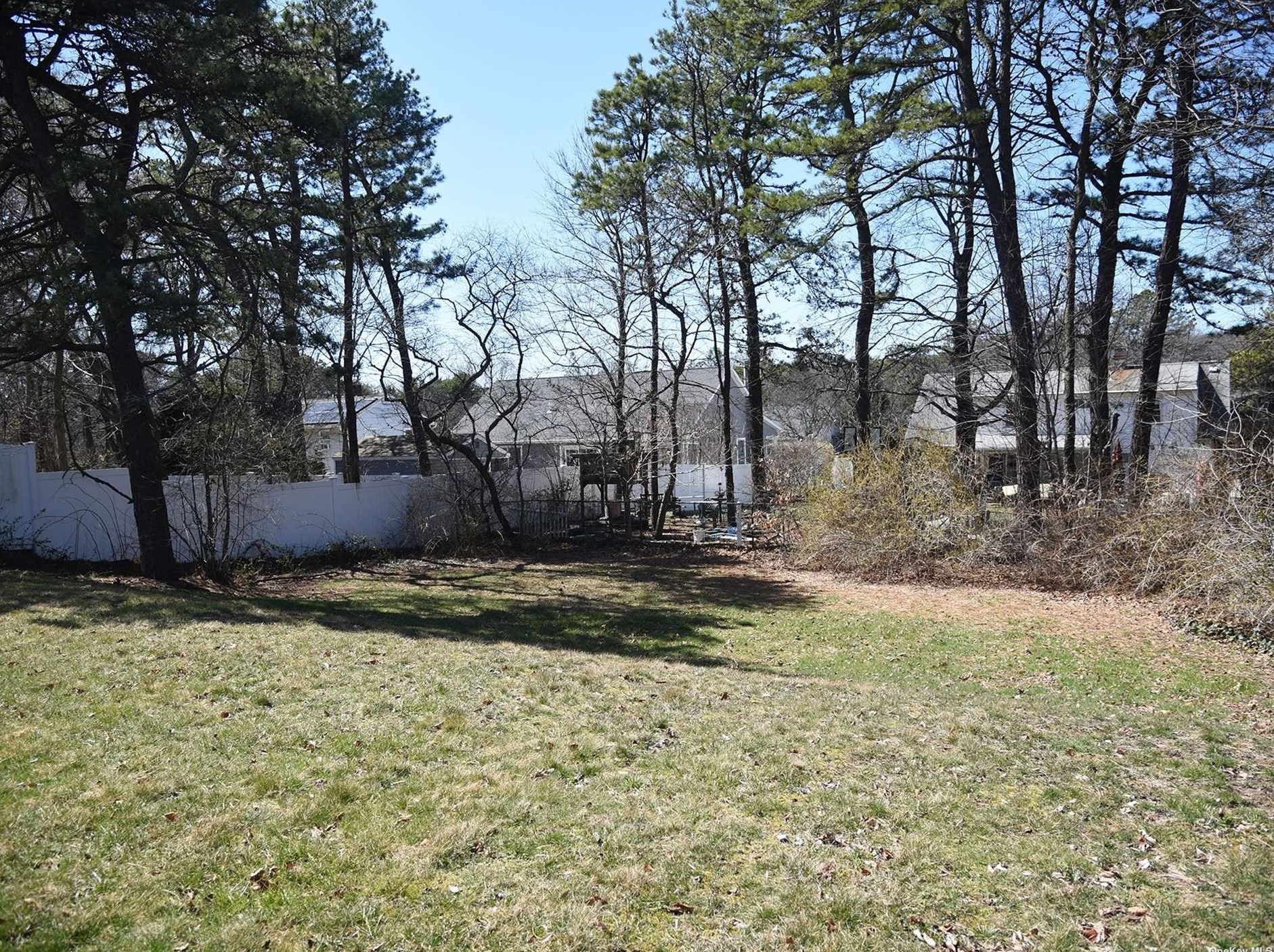 94 Matsunaye Dr, Gordon Heights, NY 11763-4131