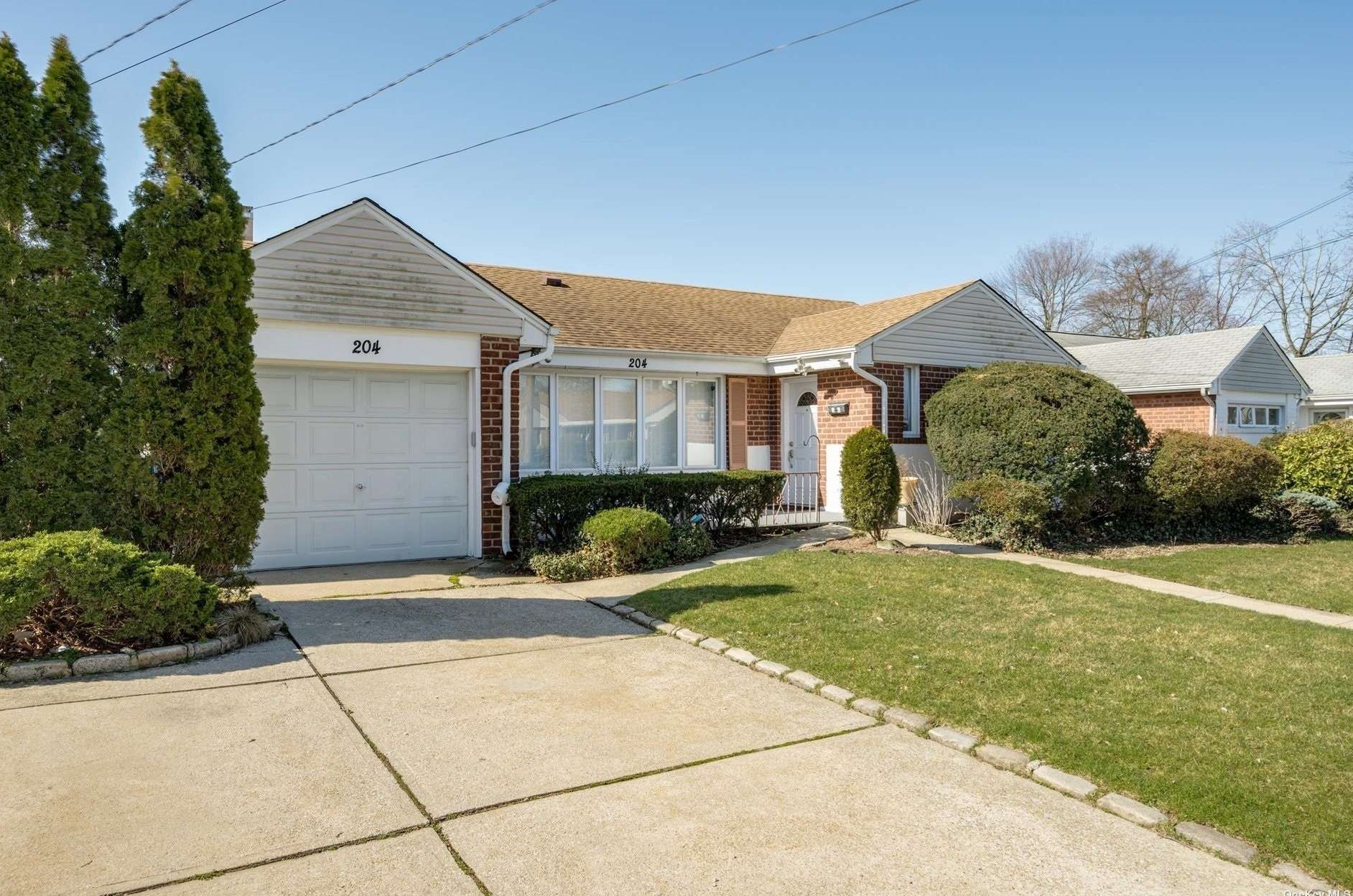 204 Westminster Rd, Lynbrook, NY 11563-3126