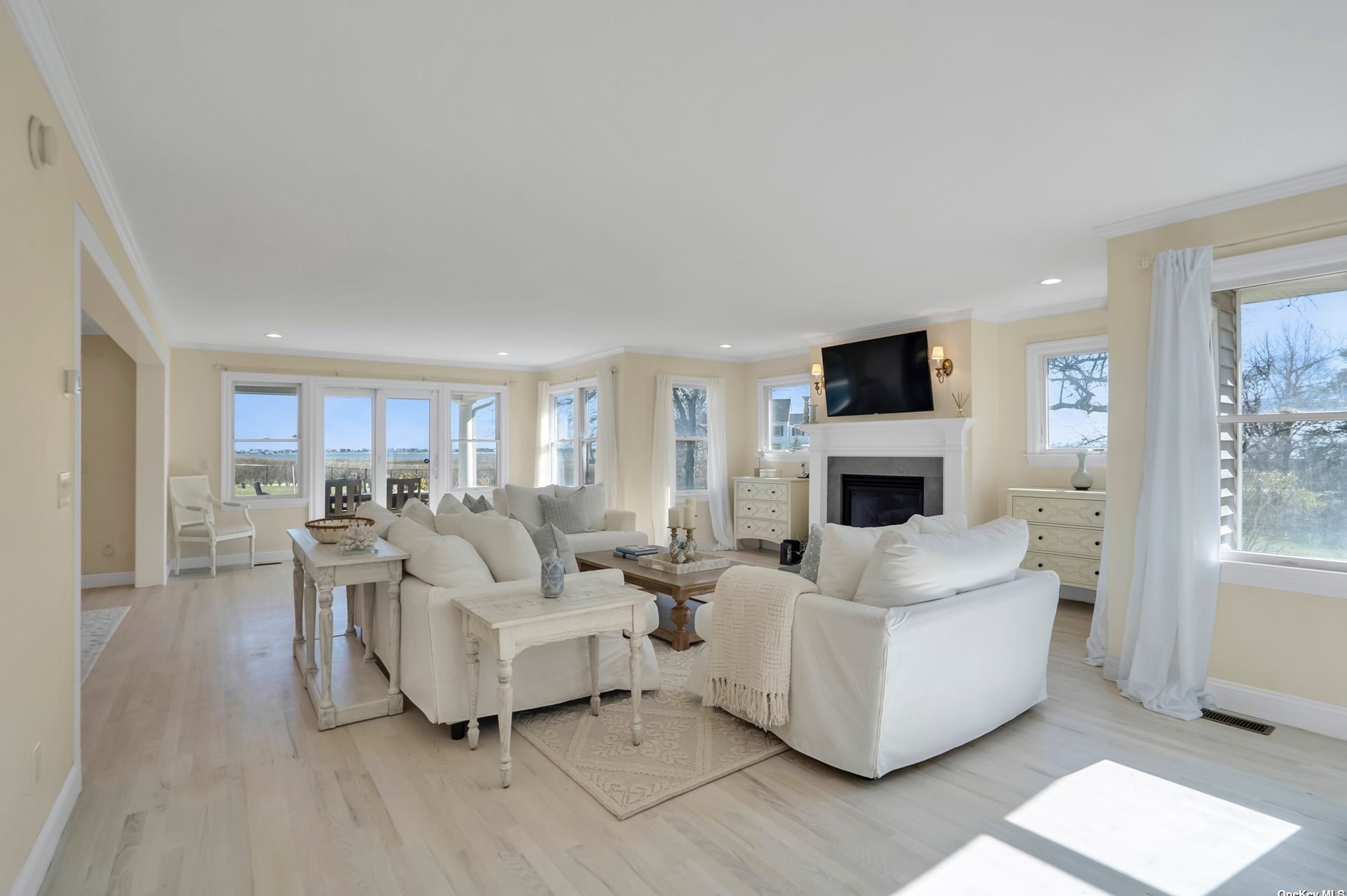 7 Apaucuck Point Ln, West Hampton, NY 11977