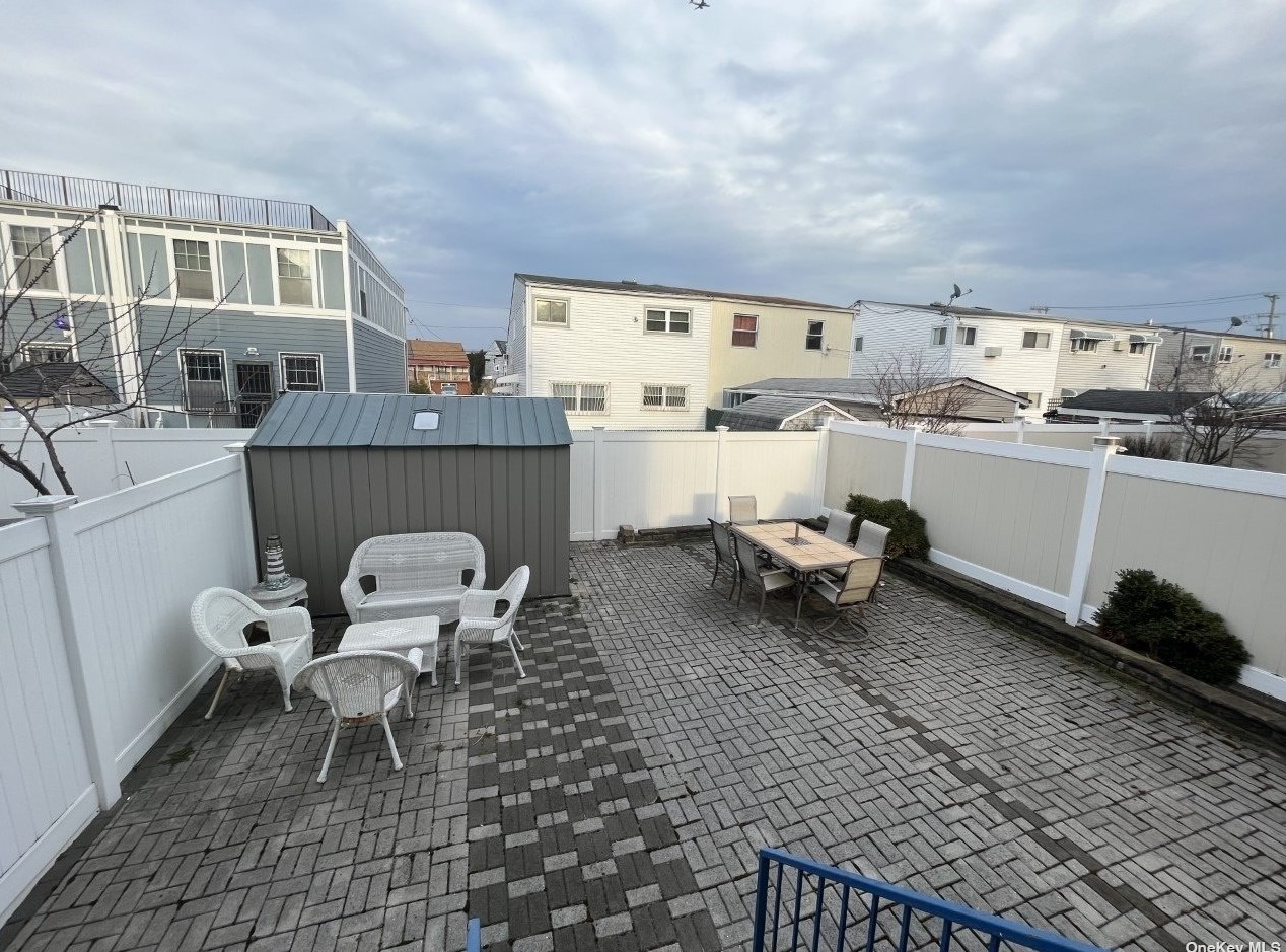320 Beach 43rd St, Far Rockaway, NY 11691
