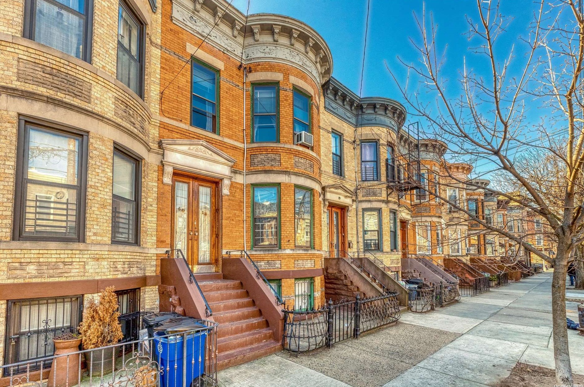 60-18 Catalpa Ave, Flushing, NY 11385-4919