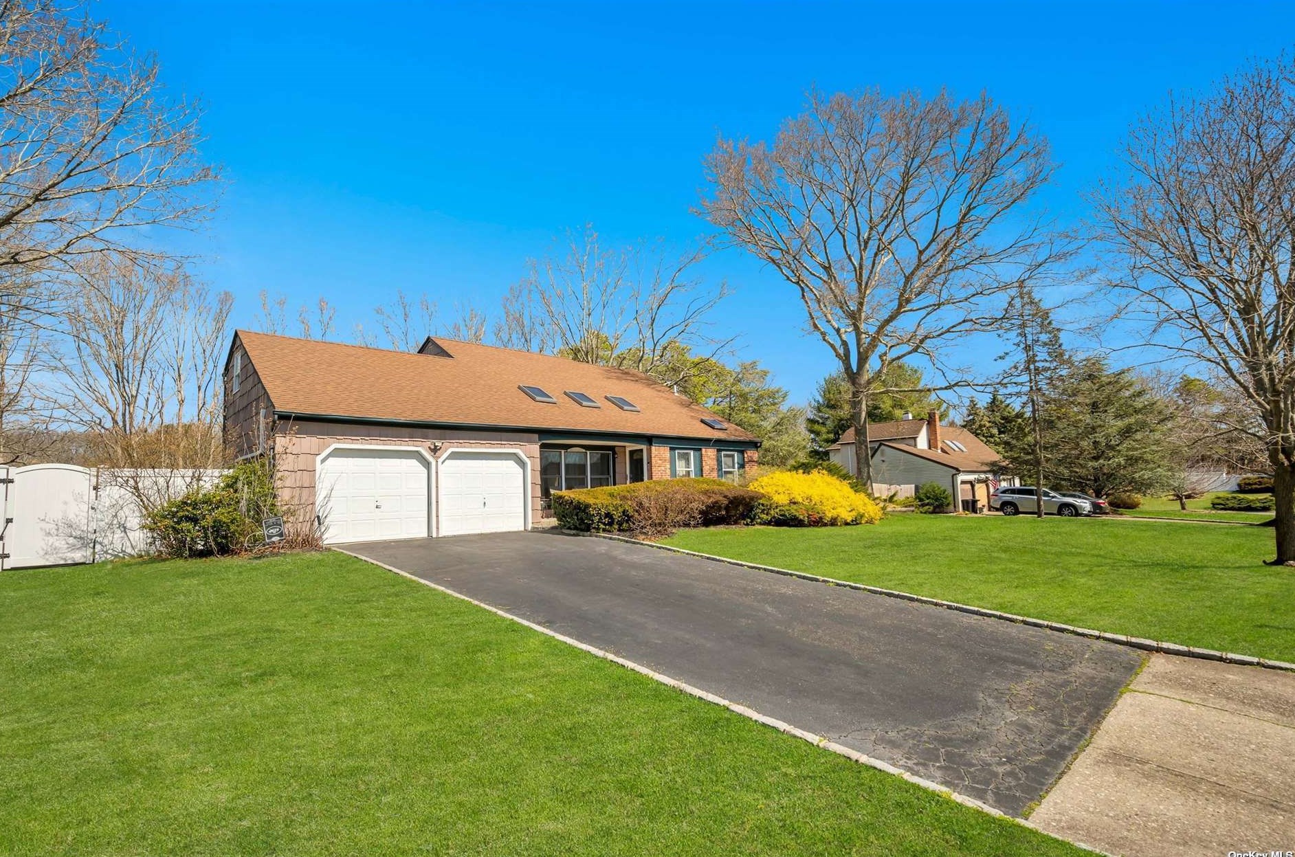 7 Plum Tree Ln, Mount Sinai, NY 11766