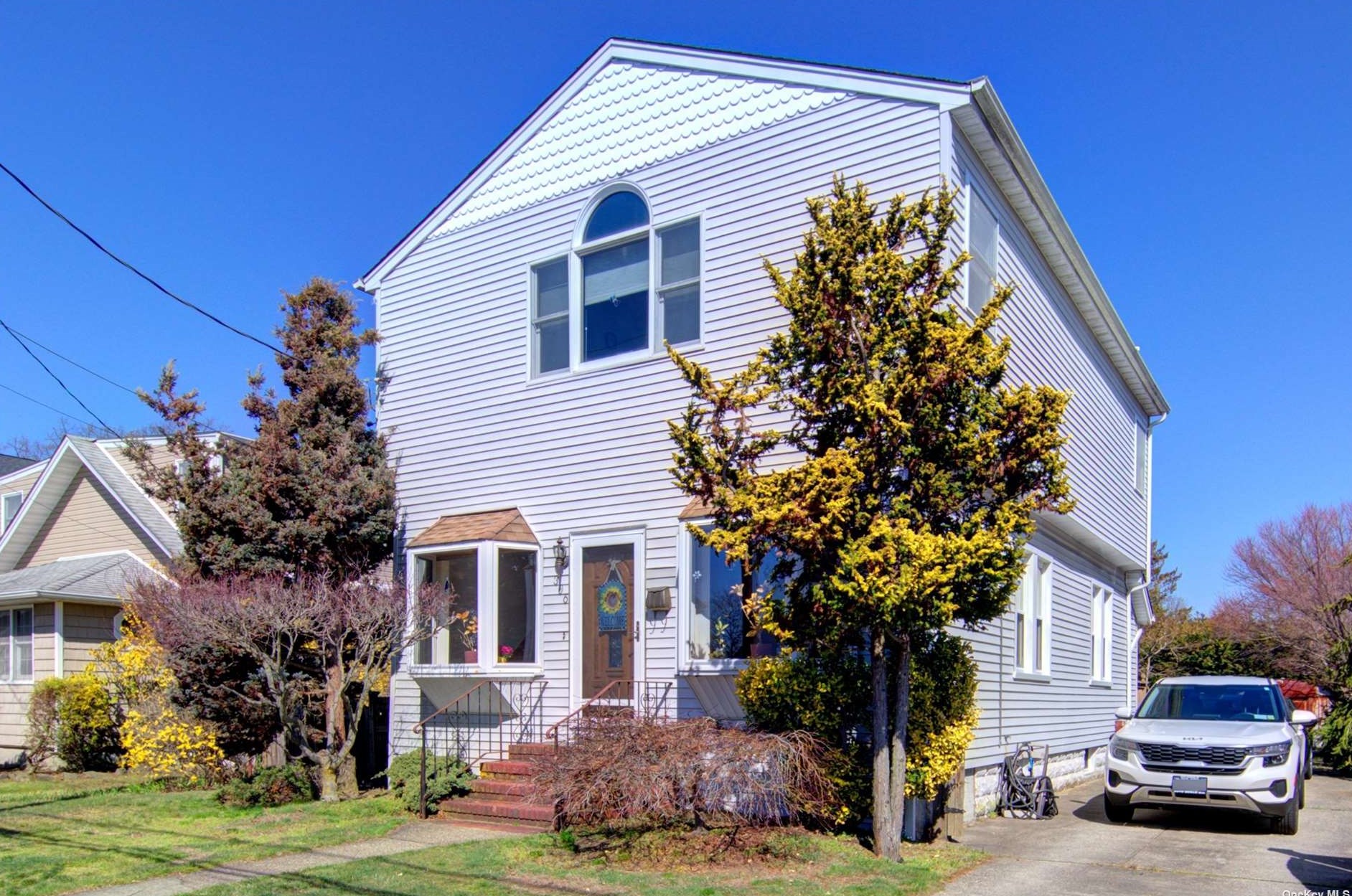 306 Linden St, North Bellmore, NY 11710