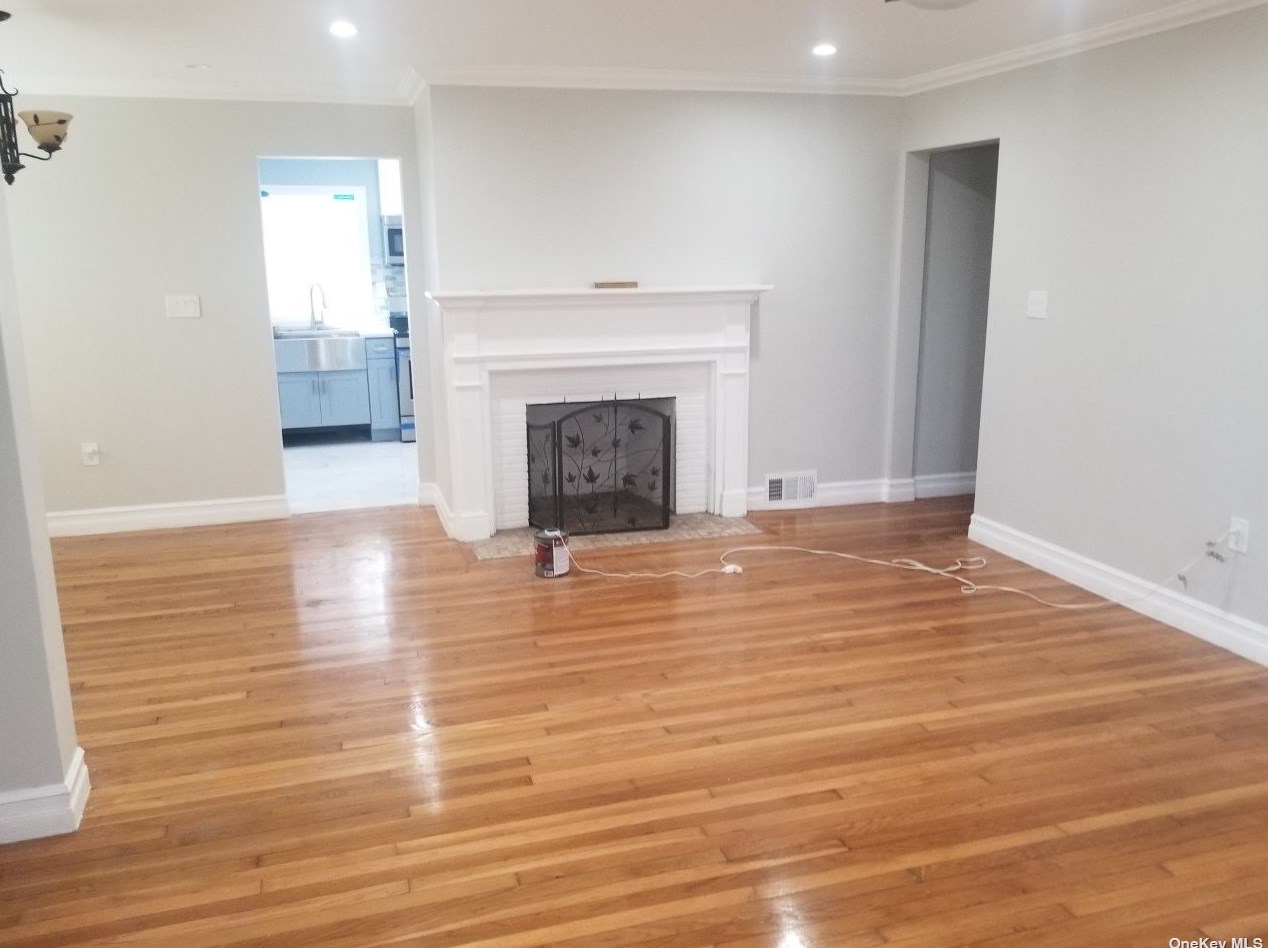 165 Pierson Ave, Hempstead, NY 11550
