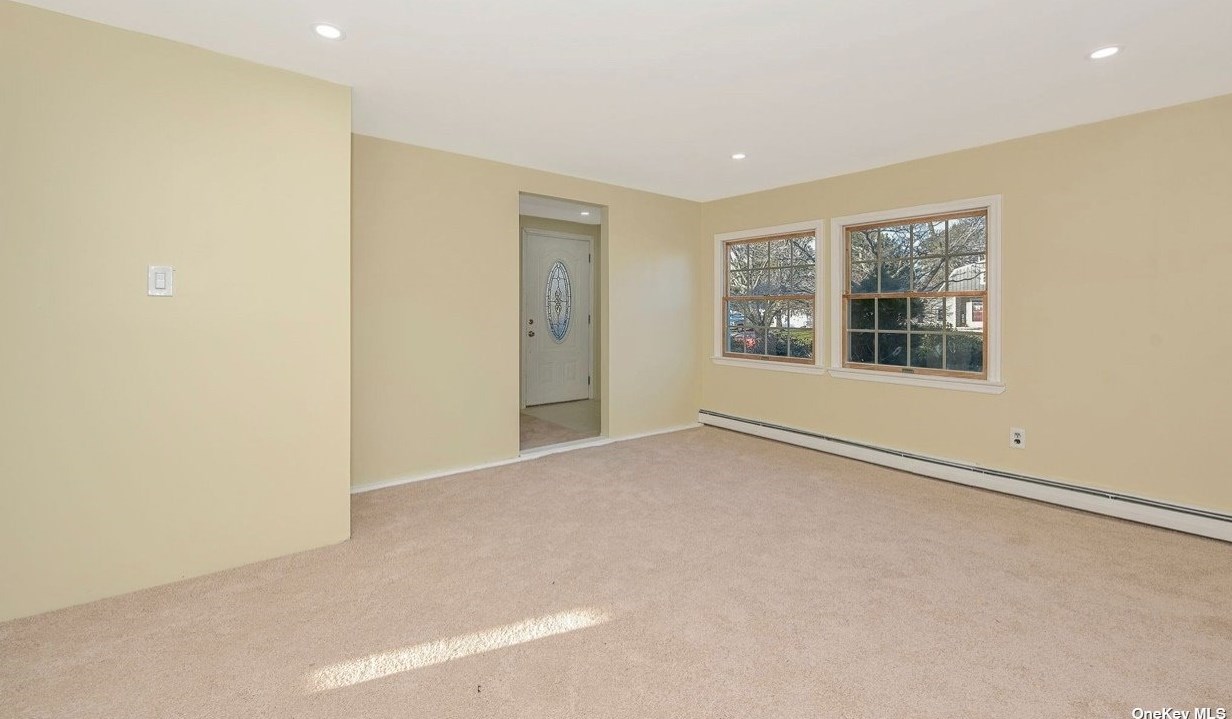 23 Torrey Pine Ln, Gordon Heights NY  11763-4212 exterior