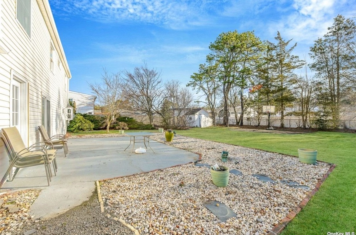 23 Torrey Pine Ln, Gordon Heights NY  11763-4212 exterior