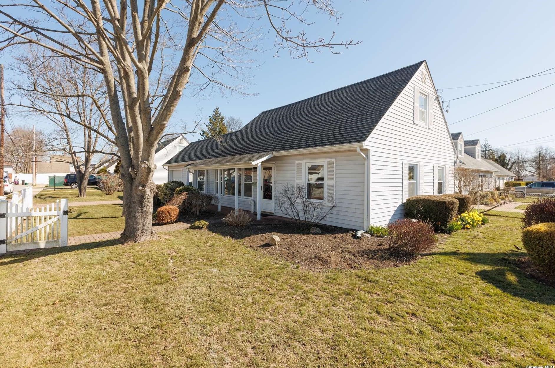 2197 Hortense Ave, Seaford, NY 11783