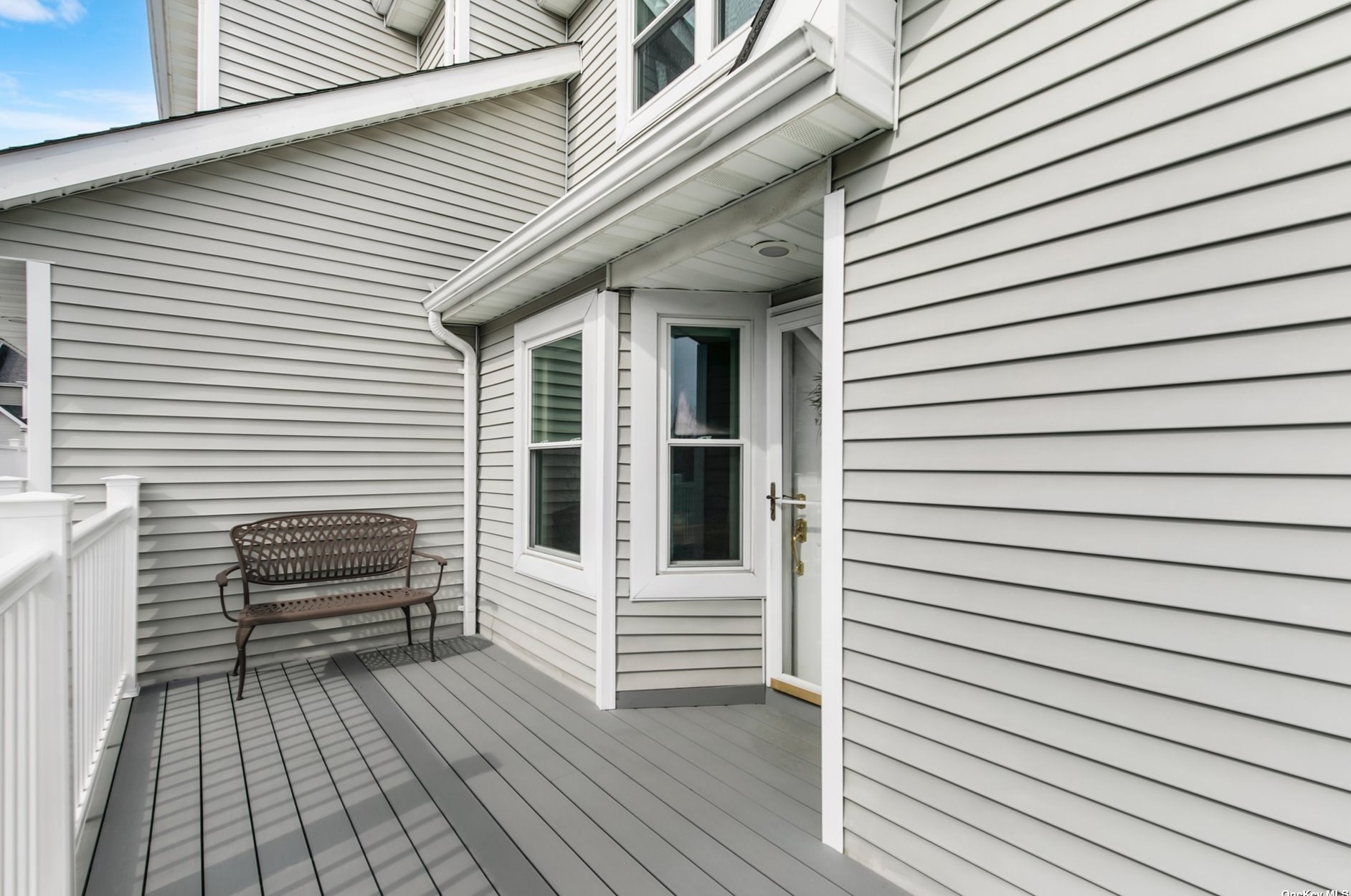 28 Leeward Ln, Prt Jefferson Station, NY 11777-2302