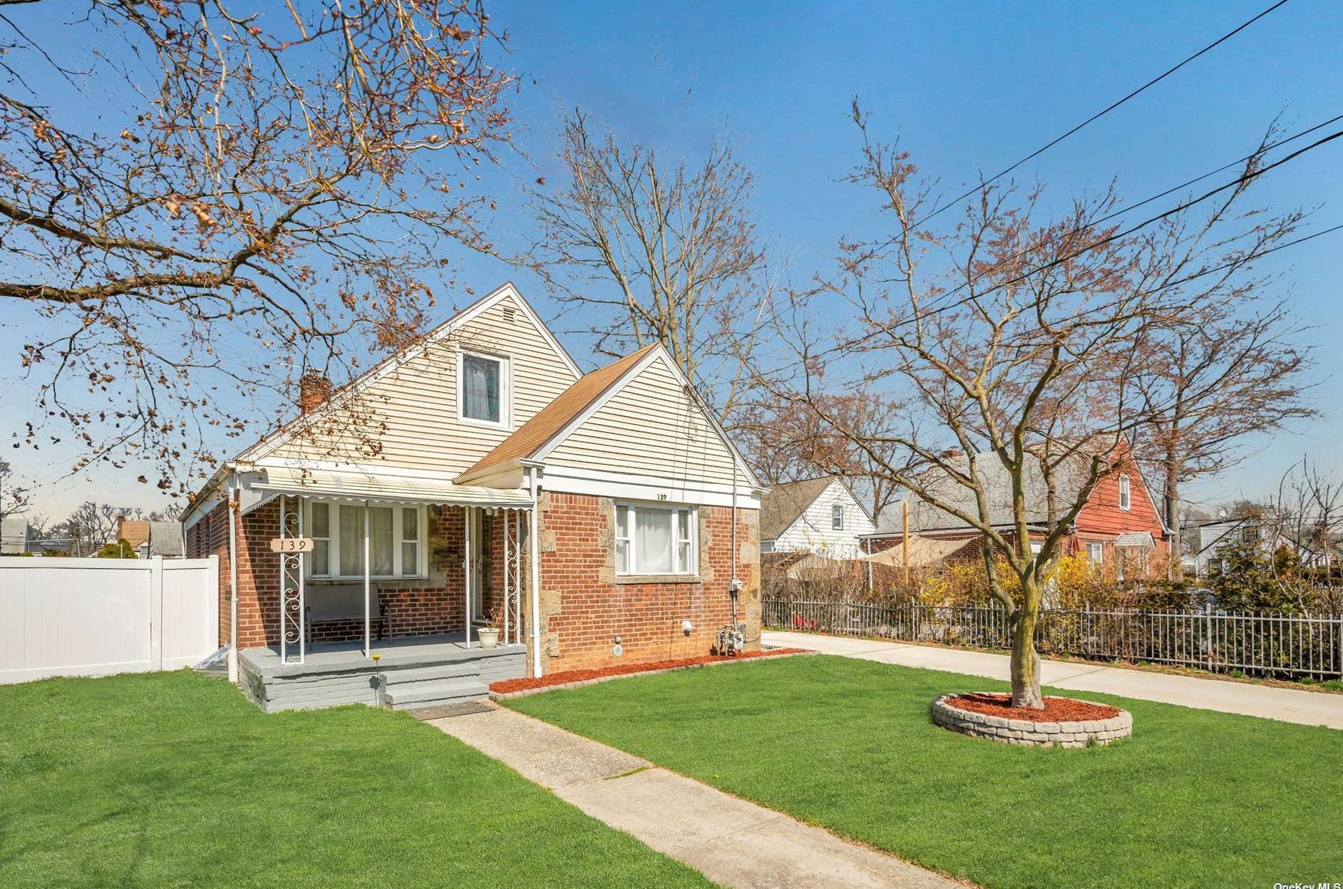 139 Emery St, Hempstead, NY 11550-7428