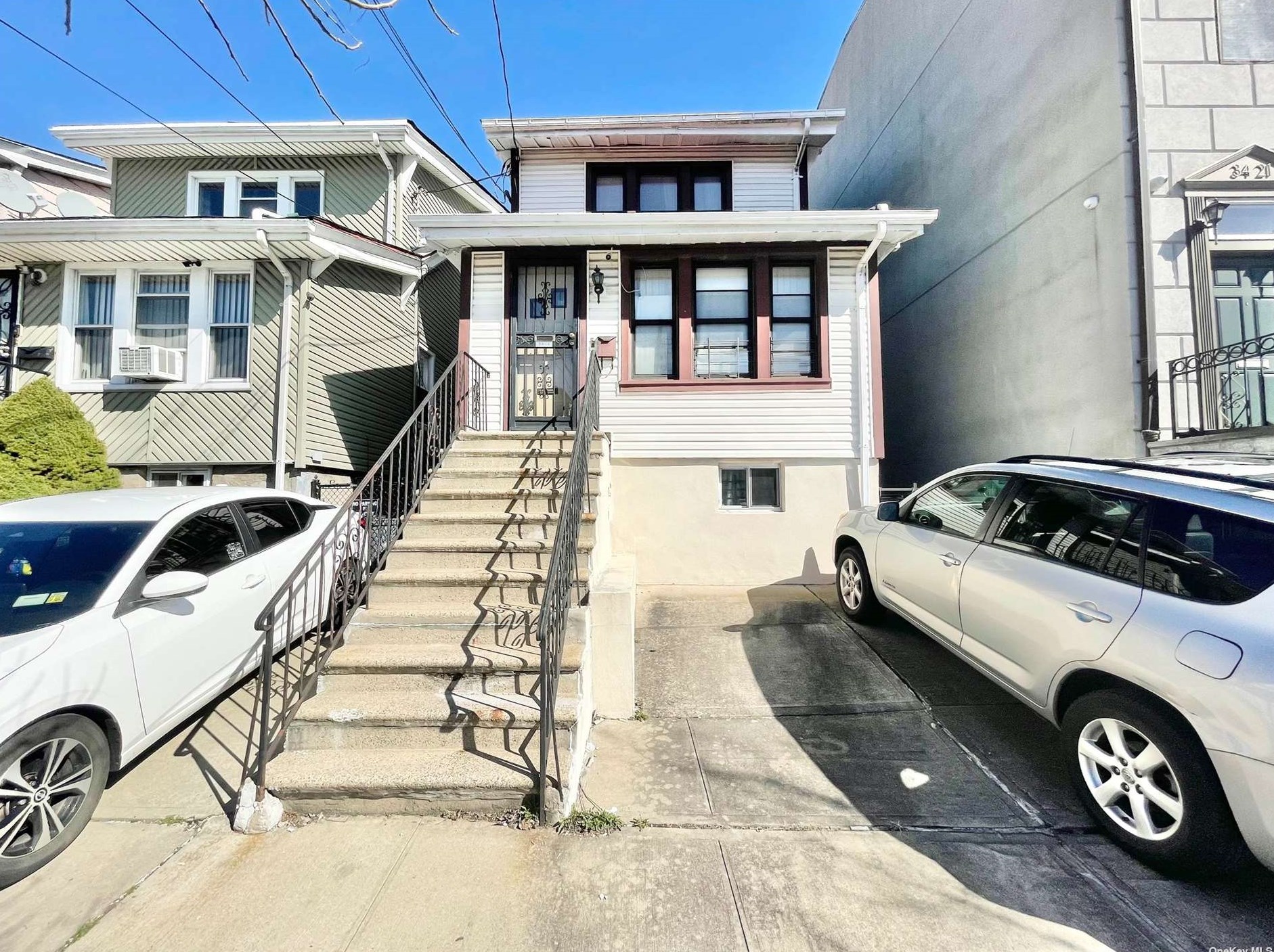 34-19 57th St, Flushing, NY 11377-1919