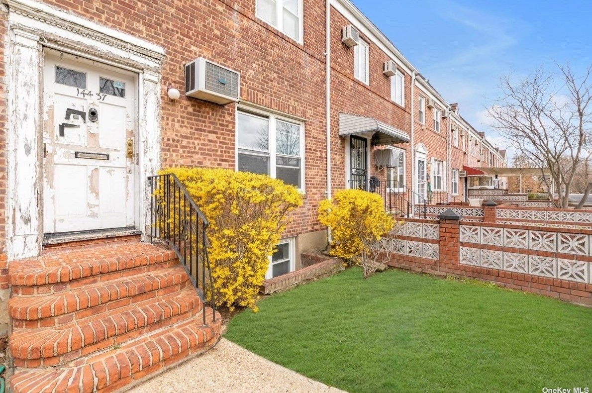 144-37 77th Ave, Flushing, NY 11367-7521